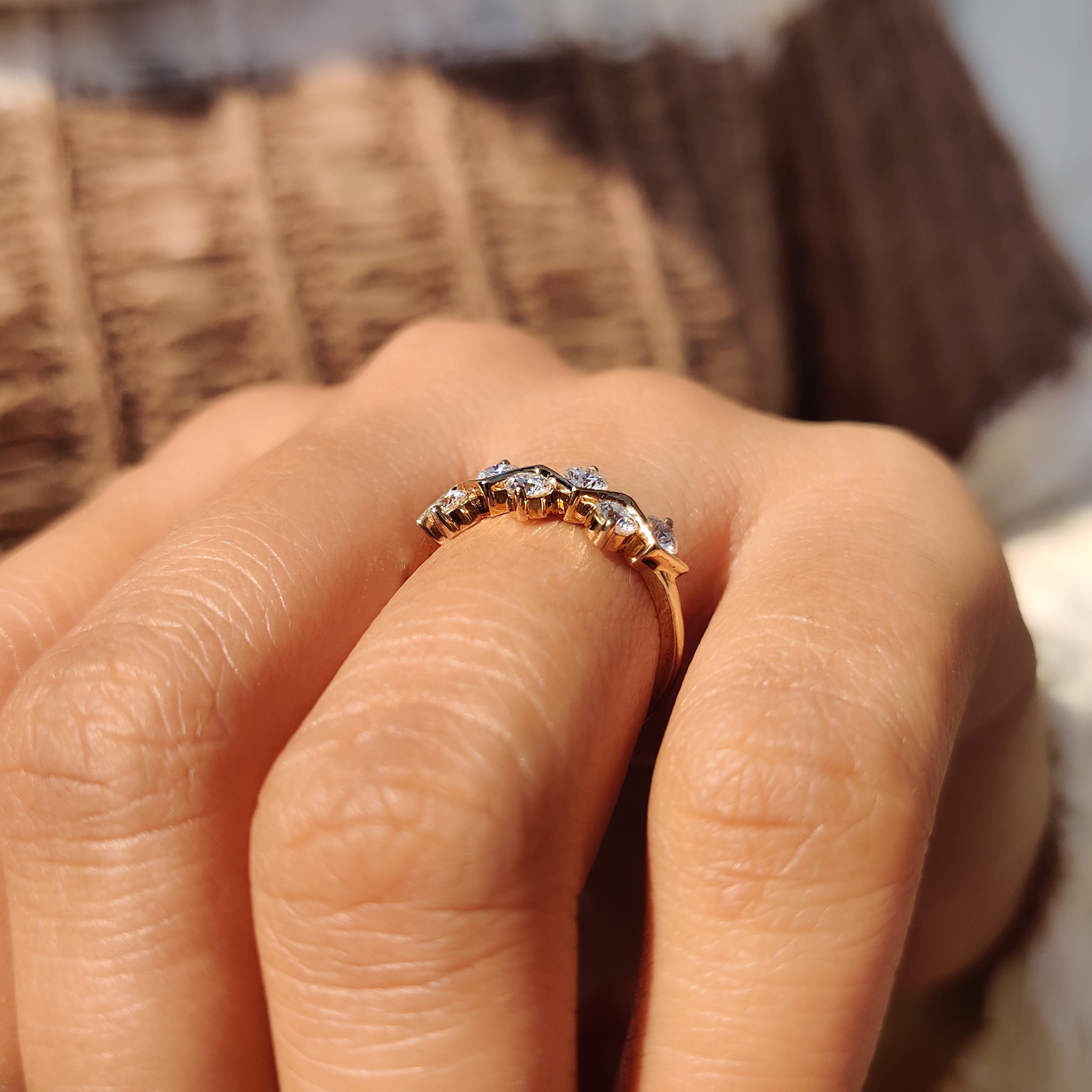 Round Cut wedding band with zig zag style