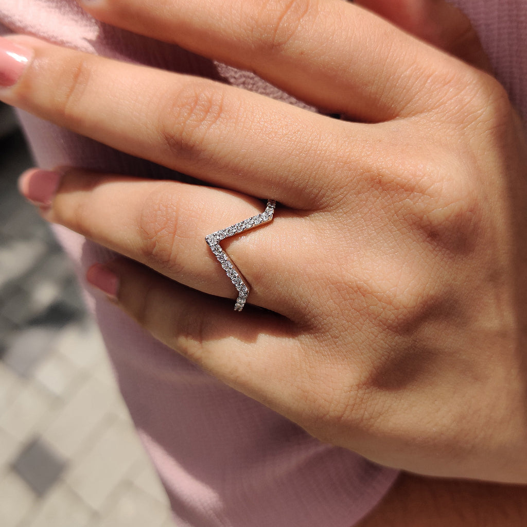 Round Diamond V Shaped Wedding Band