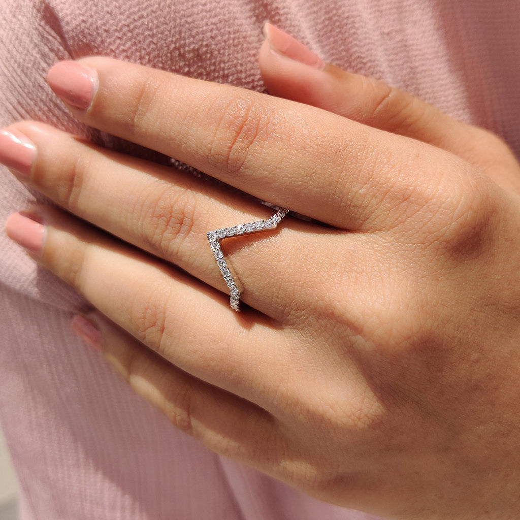 Round Diamond V Shaped Wedding Band