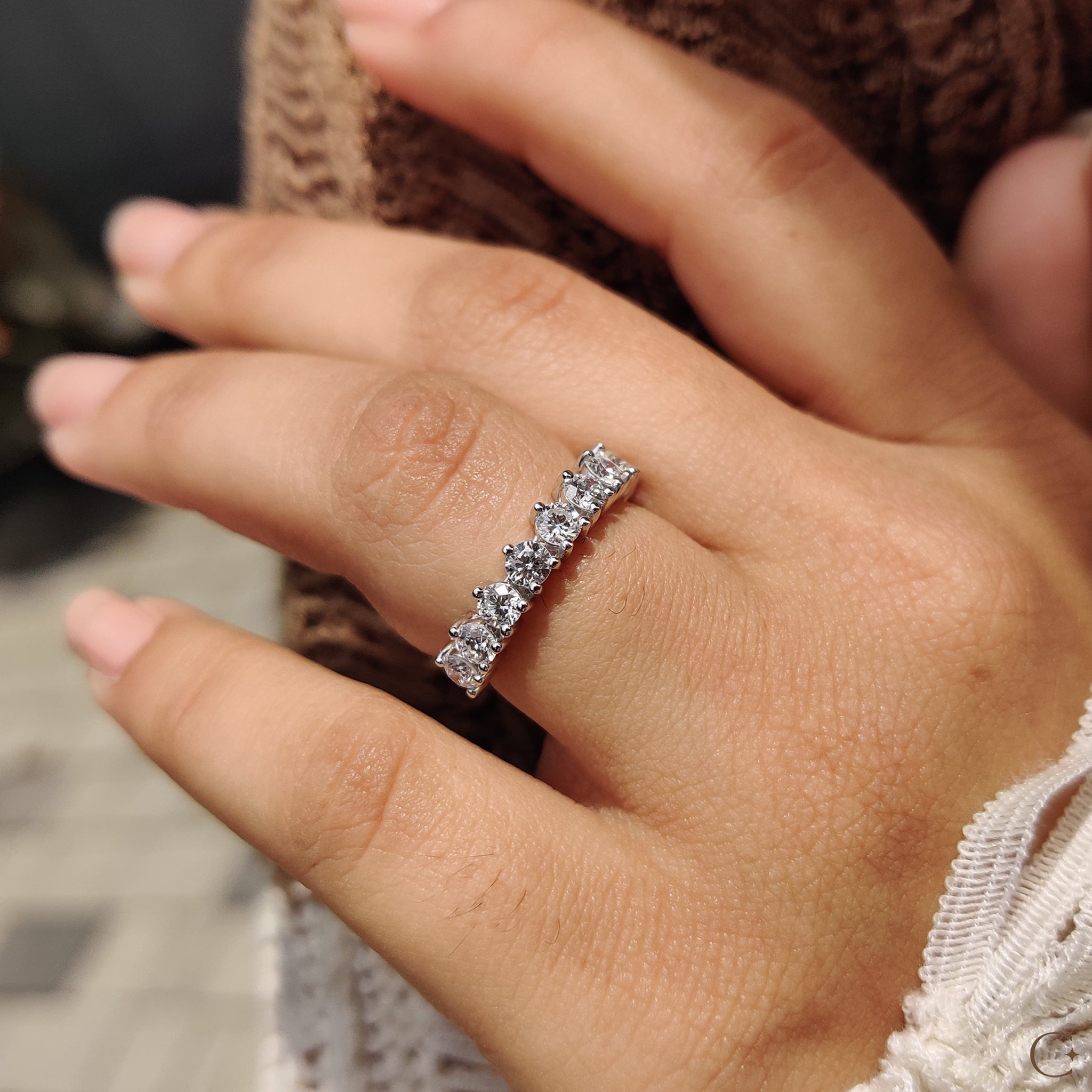 Round Diamond Band In Half Eternity Image secondaire du produit