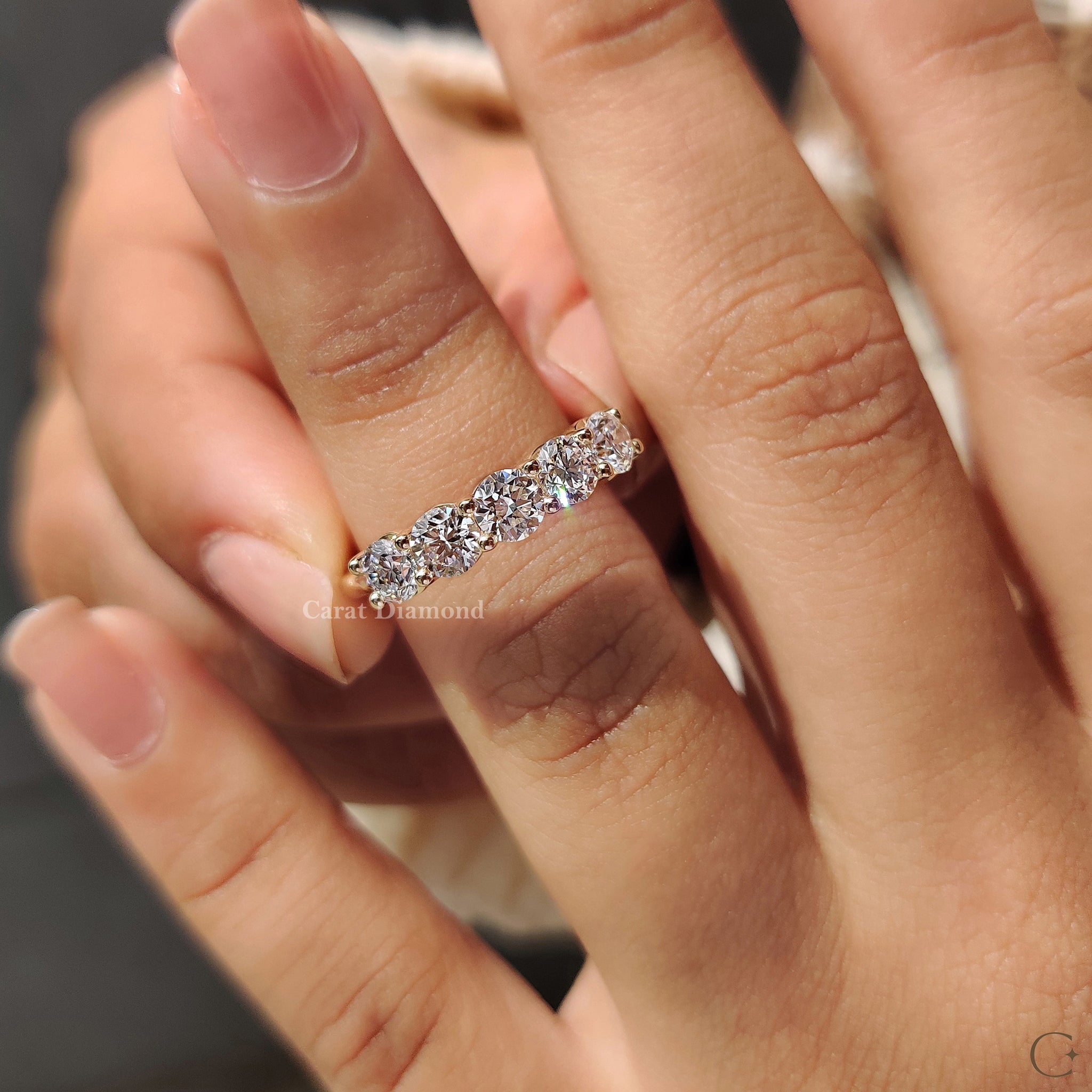 Round Diamond 5 Stone Wedding Band Zweitbild