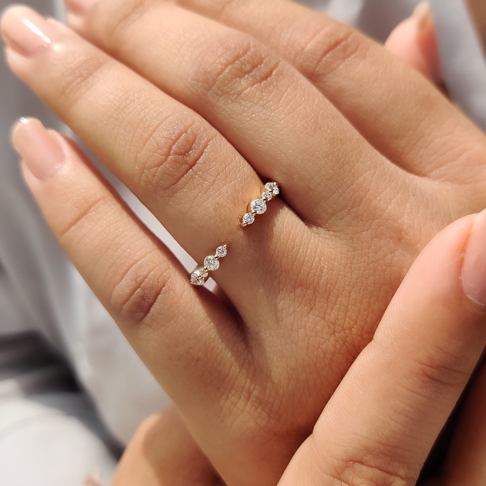 Round Diamond Open Gap Shared Prong Diamond Band