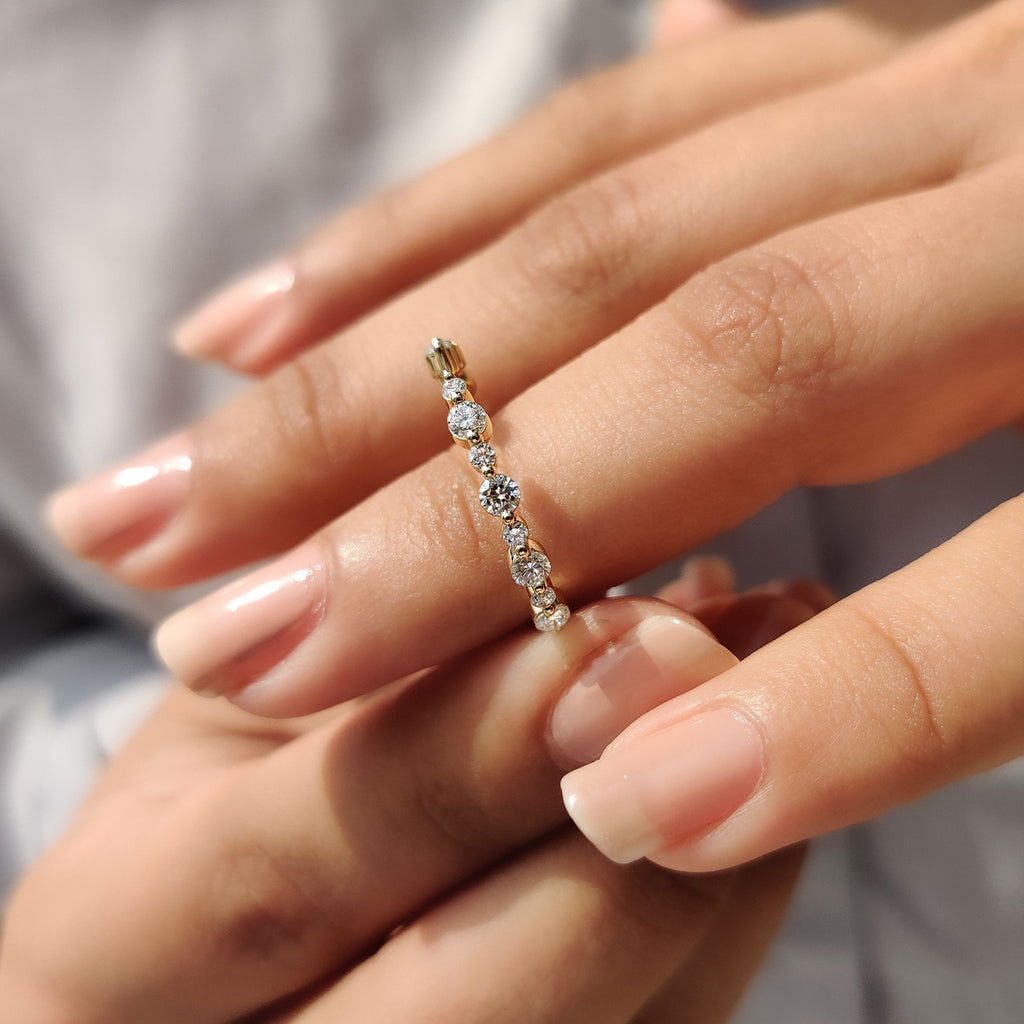 Round Diamond Open Gap Shared Prong Diamond Band