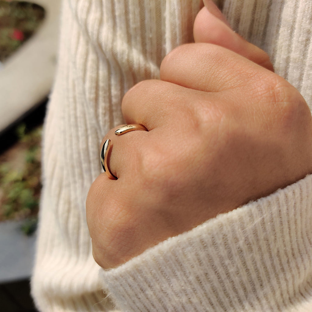 Open Gap Classic Gold Wedding Band