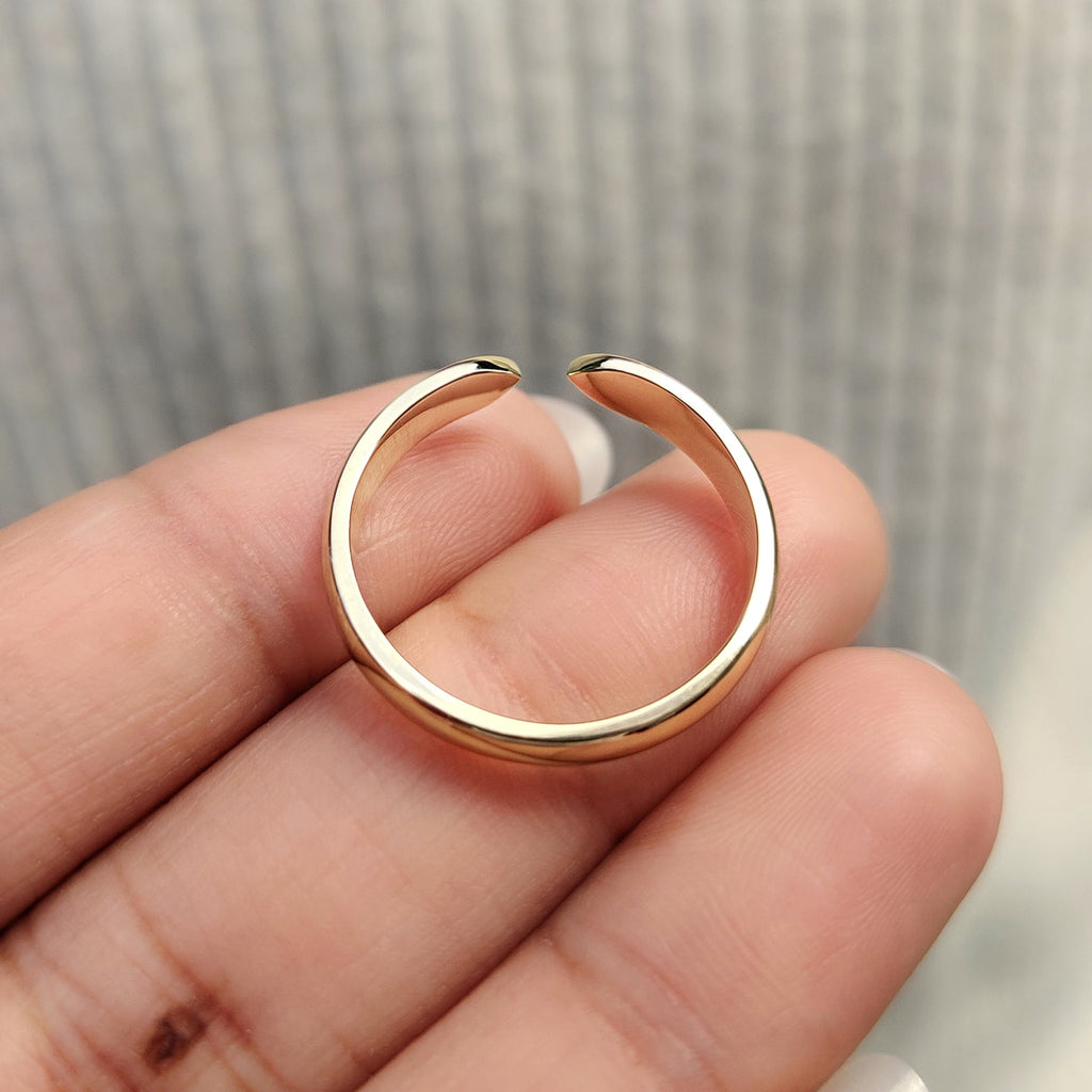 Open Gap Classic Gold Wedding Band