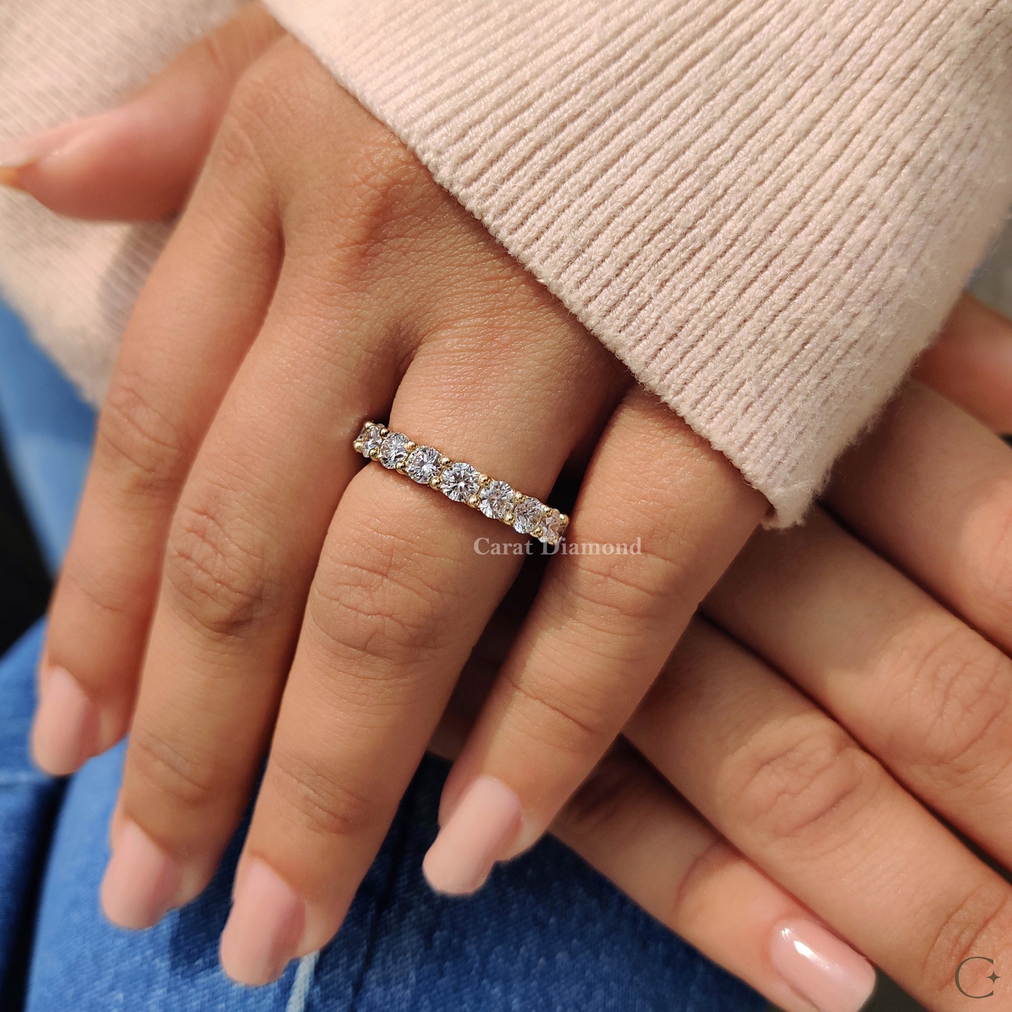 Eternity Round Diamond Wedding Band Imagen secundaria del producto