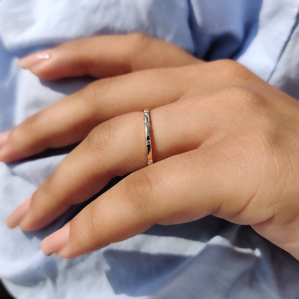 Round Cut Diamond band In Eternity Style