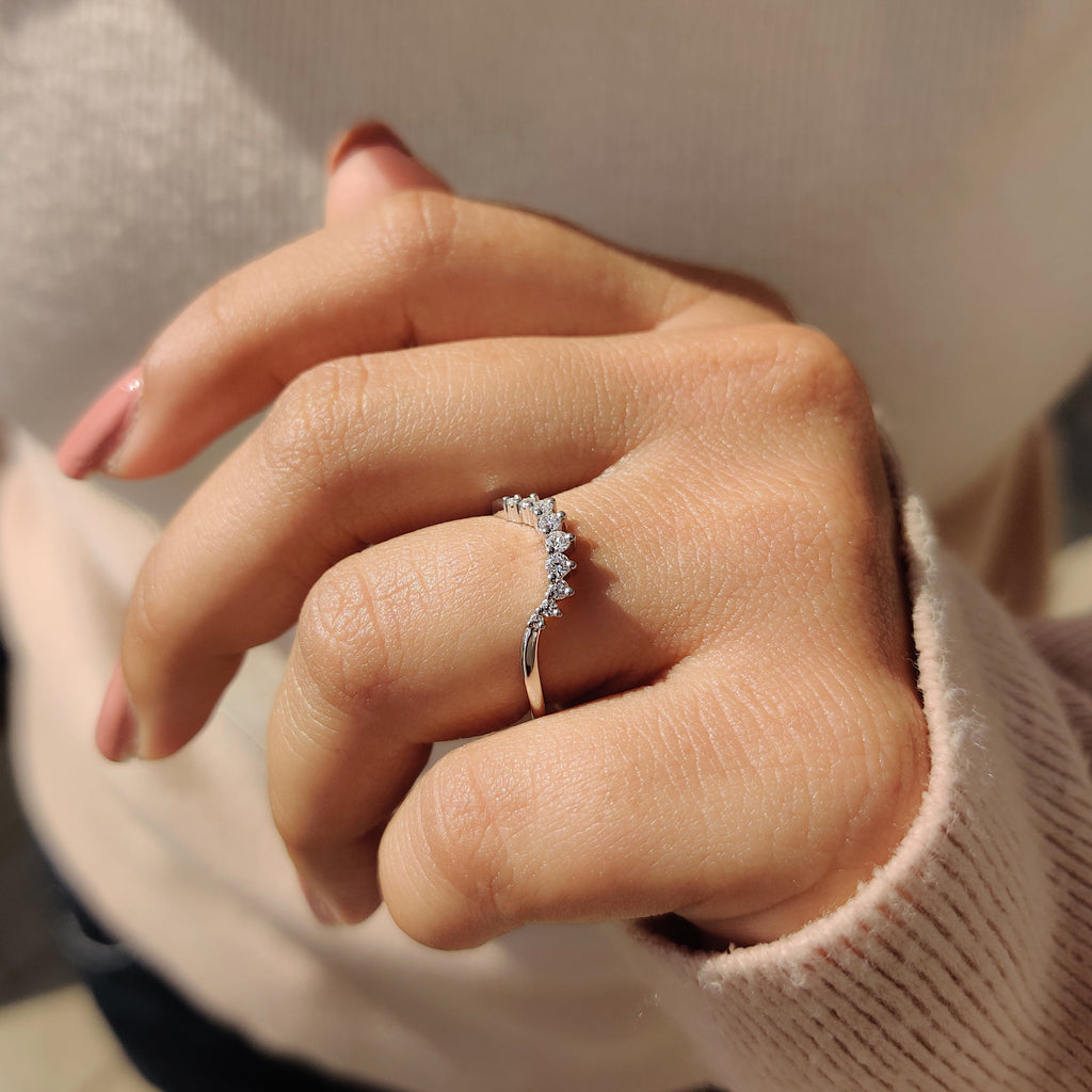 Round Diamond Crown Wedding Band In U Shaped