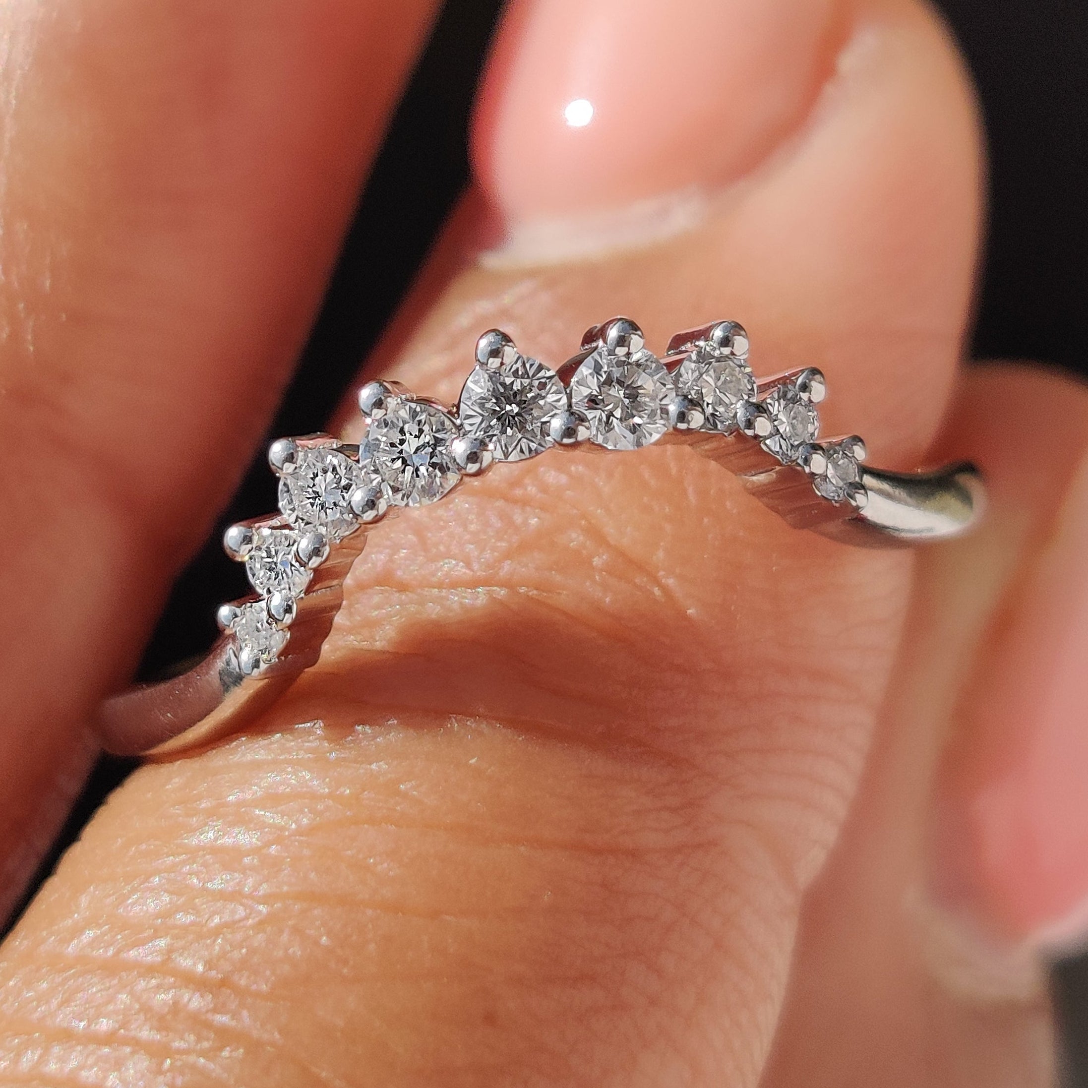 Round Diamond Crown Wedding Band In U Shaped Image principale du produit