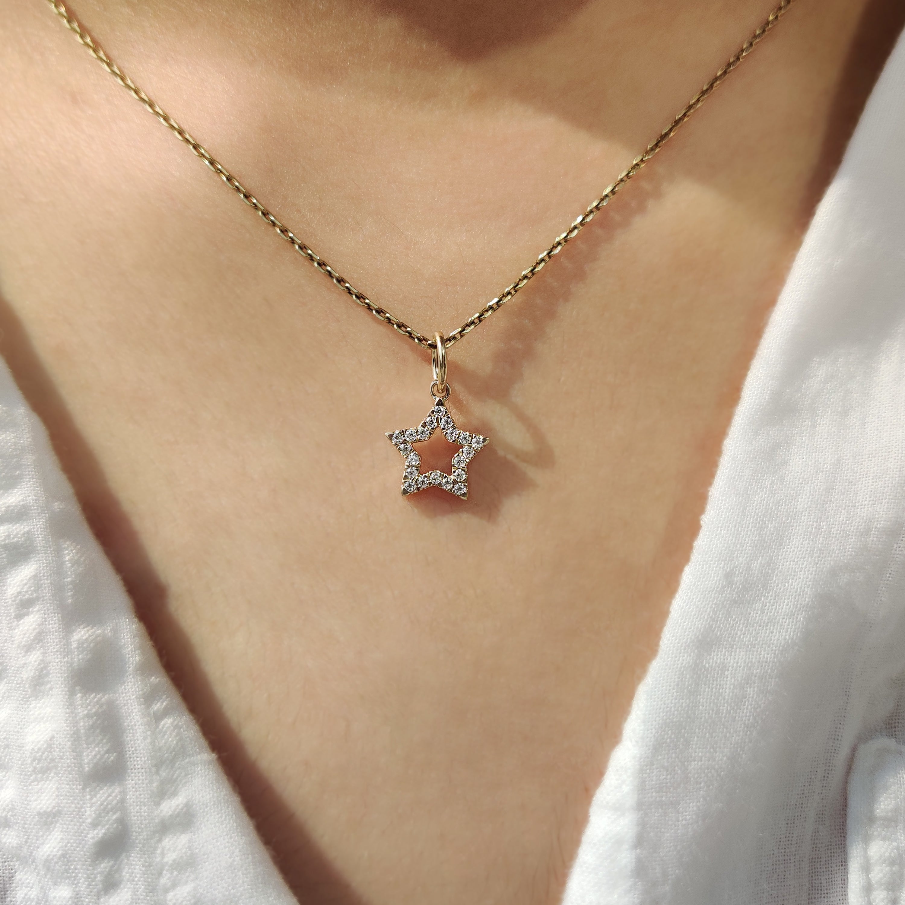 Round Cut Diamond Star Pendant