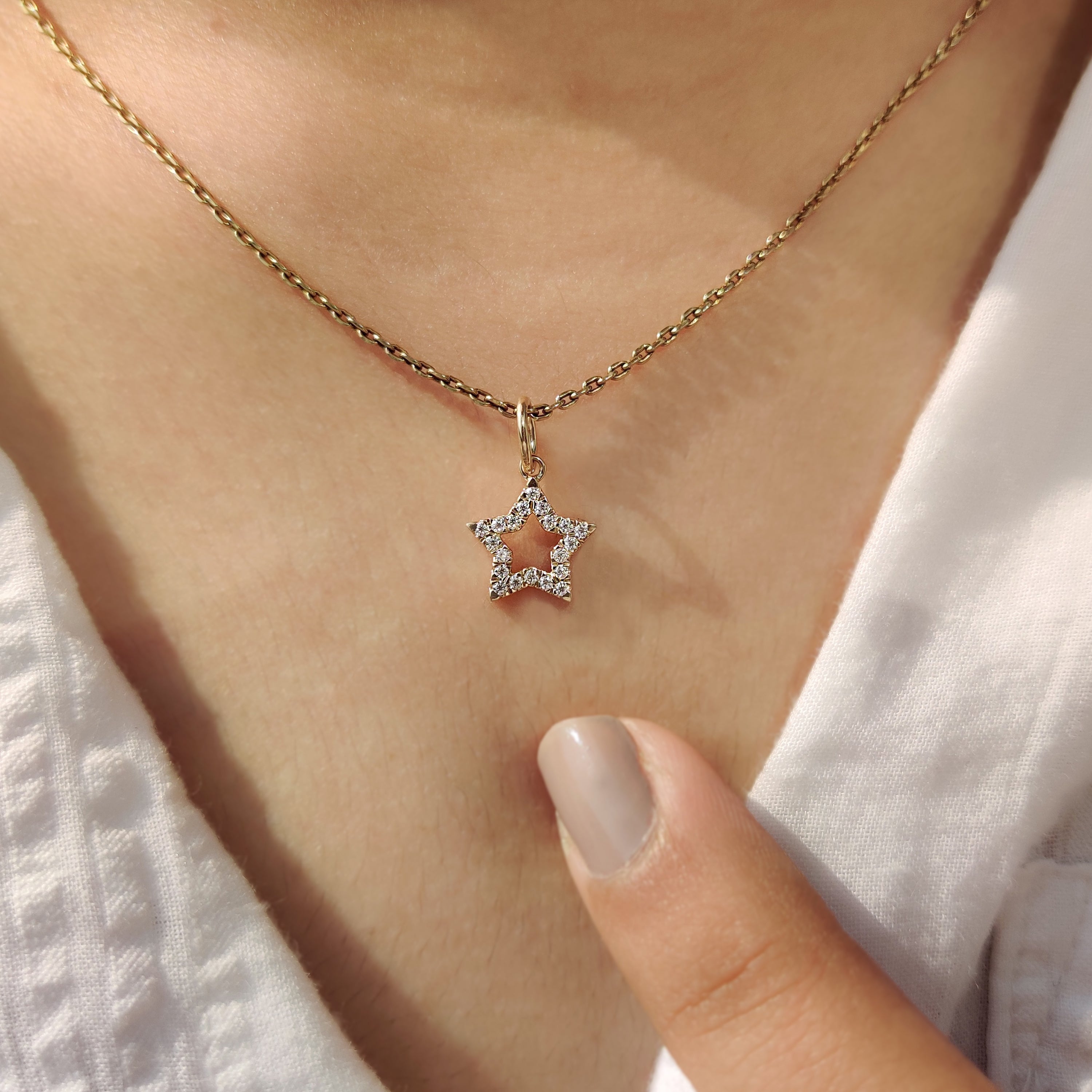 Round Cut Diamond Star Pendant