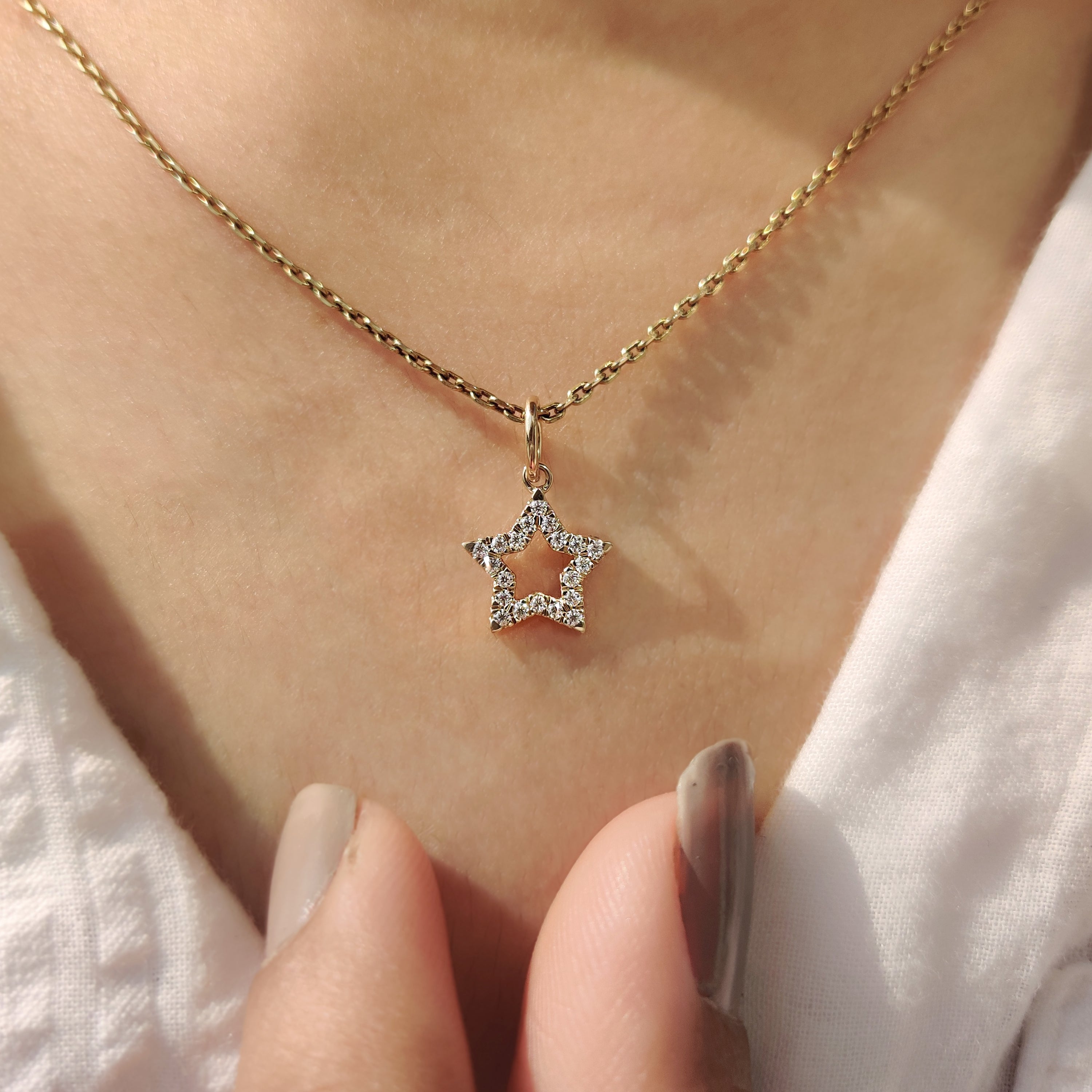 Round Cut Diamond Star Pendant