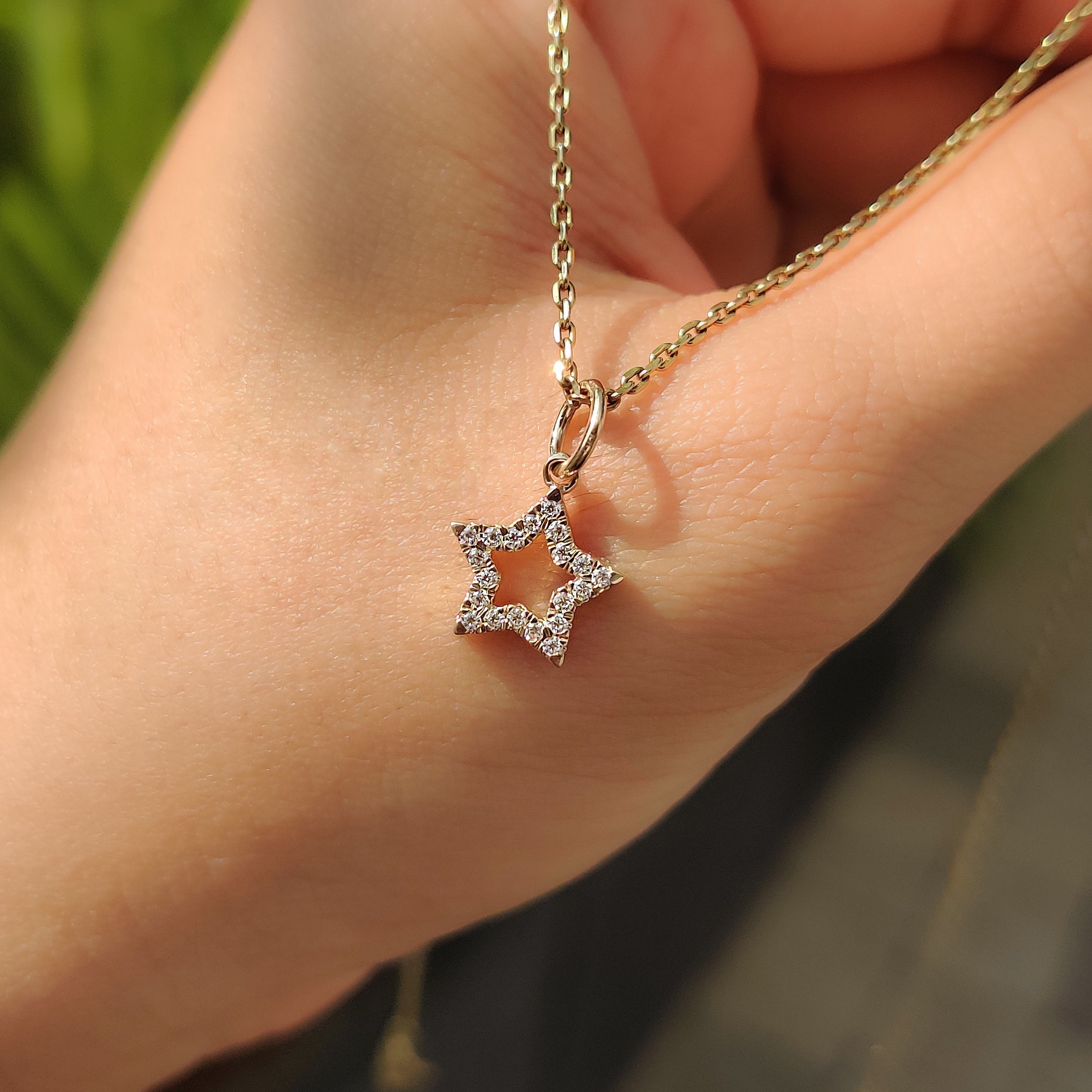Round Cut Diamond Star Pendant