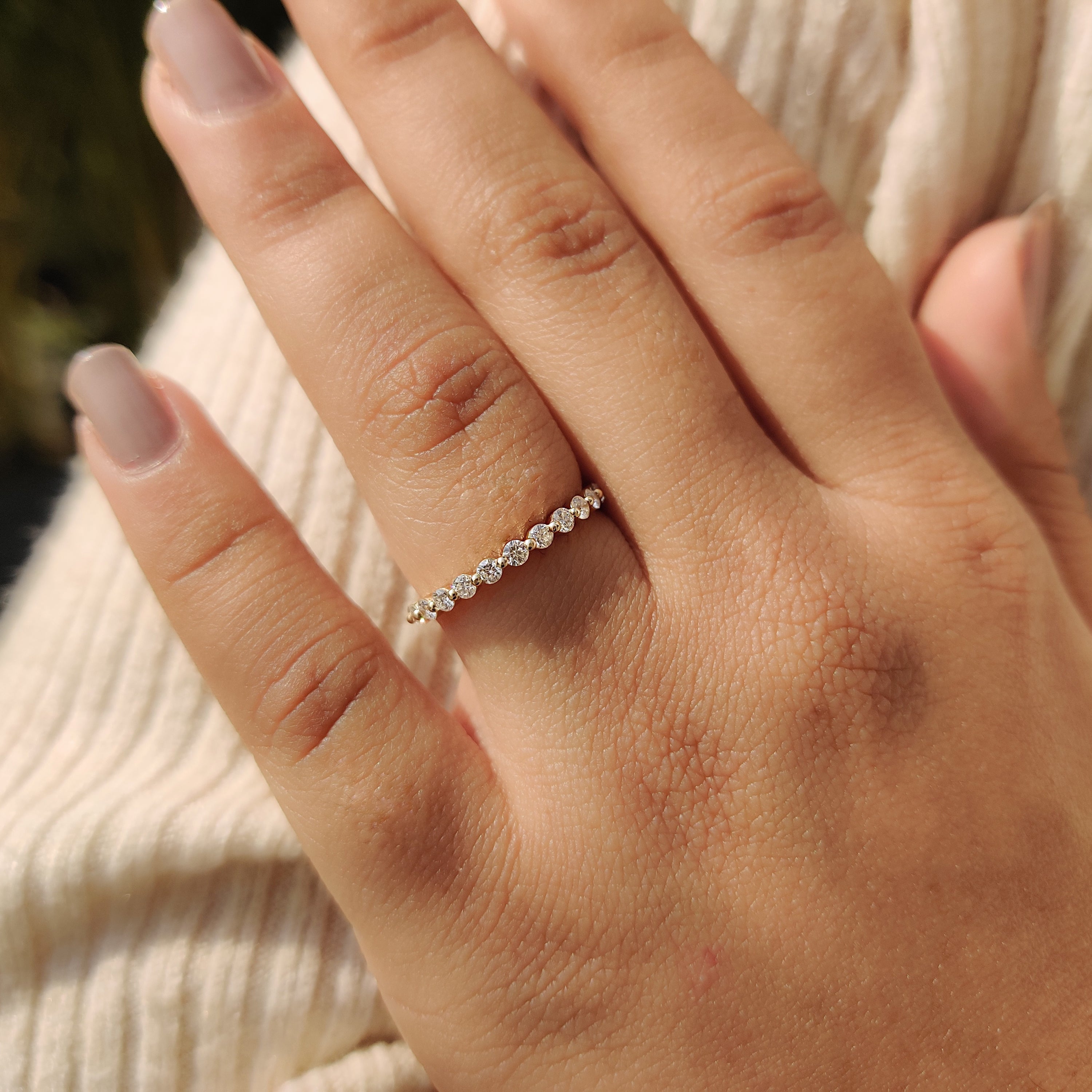 Round Diamond Yellow Gold Eternity Band Zweitbild