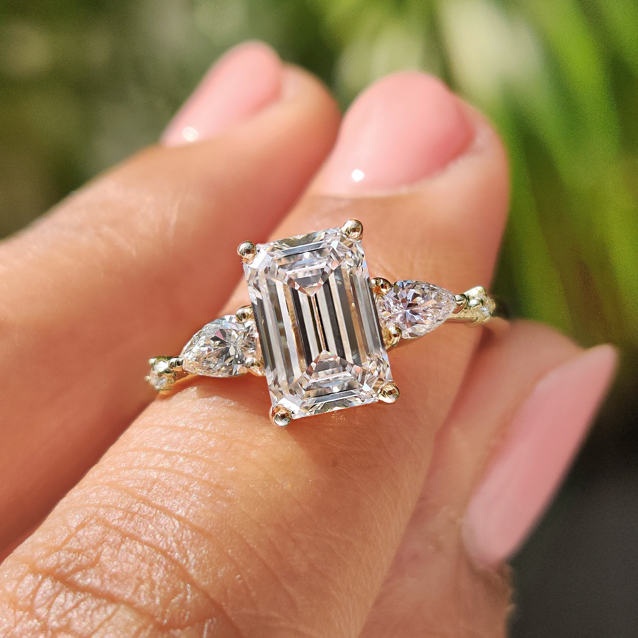 Windlass 3 Stone Diamond Ring Hauptbild