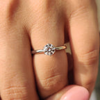Round Cut Ring In White Gold