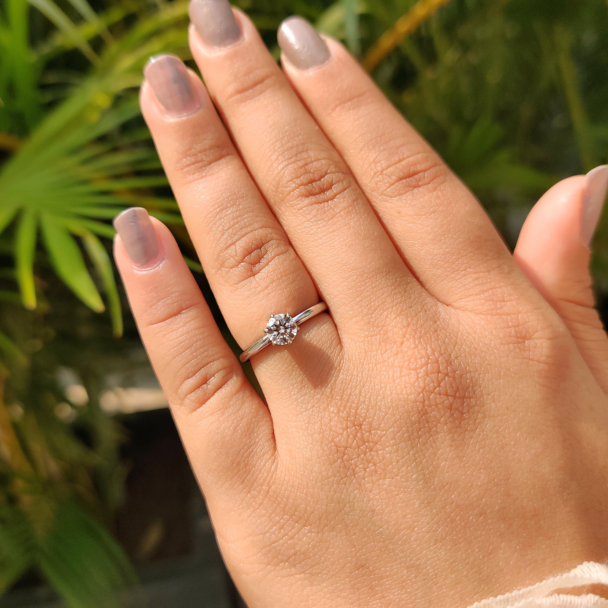 Round Cut Ring In White Gold