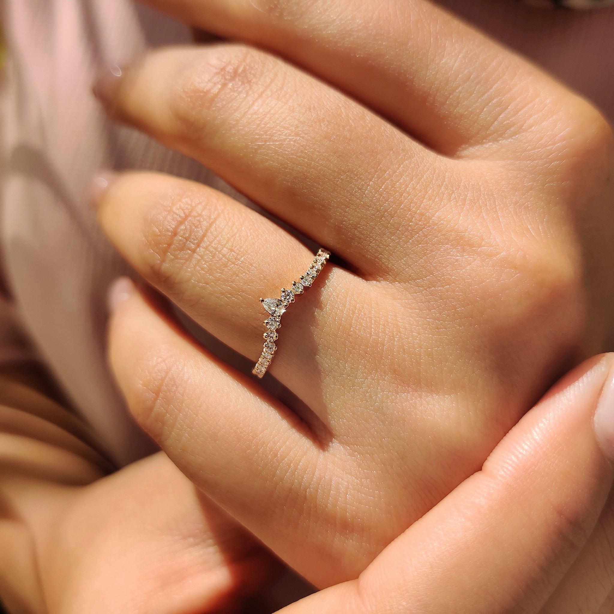 Pear And Round Cut Curved Wedding Band Yellow Gold Image secondaire du produit