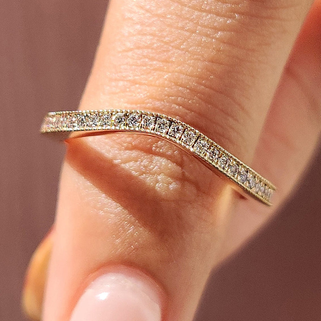 Round Diamond Curved Wedding Ring With Milgrain style