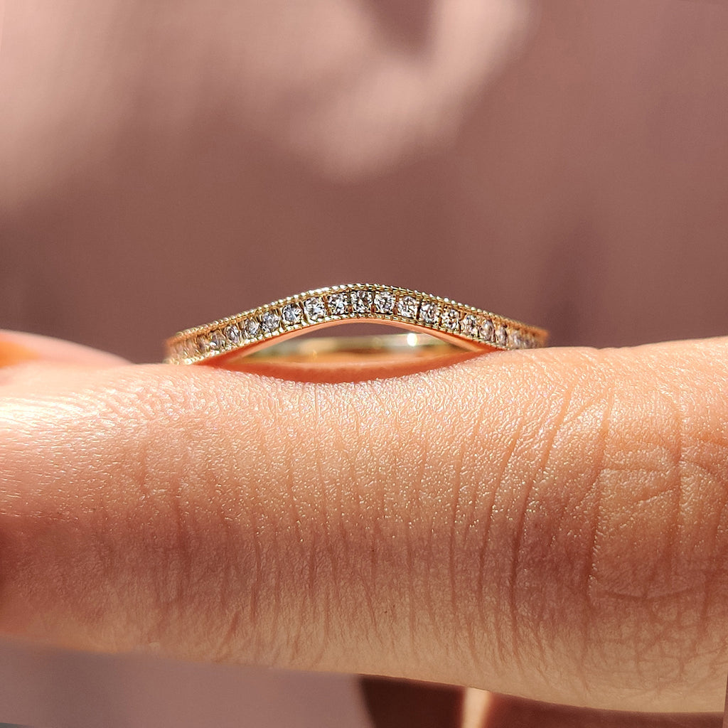 Round Diamond Curved Wedding Ring With Milgrain style