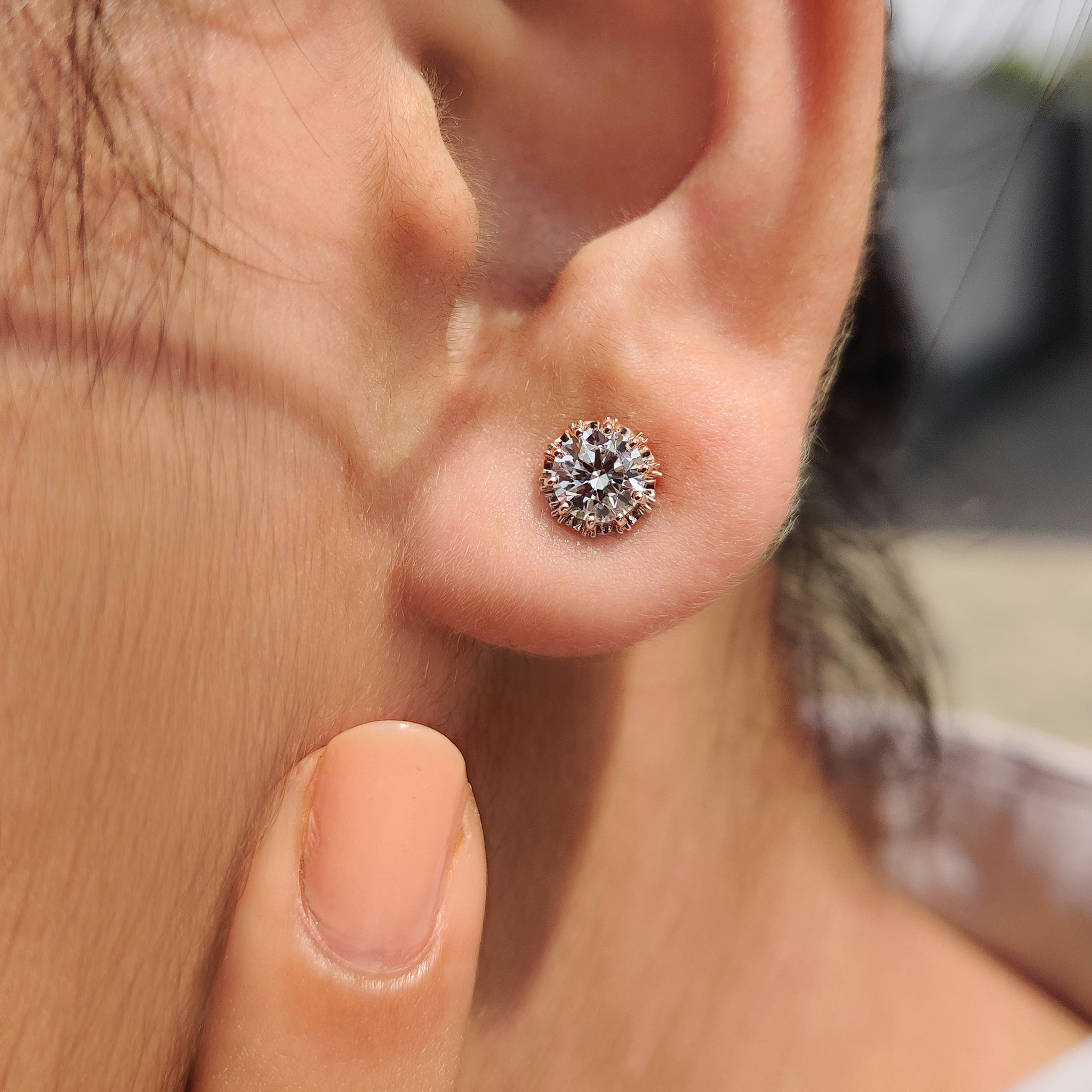 Round Cut Diamond Stud Earrings