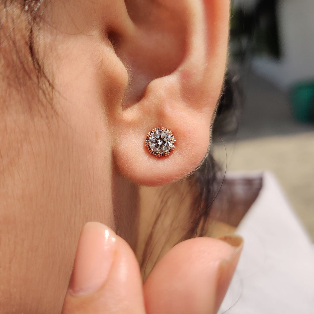 Round Cut Diamond Stud Earrings