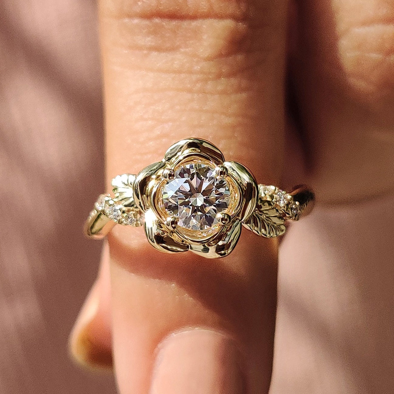 Round Diamond Engagement Ring With Nature Inspired Style Main image