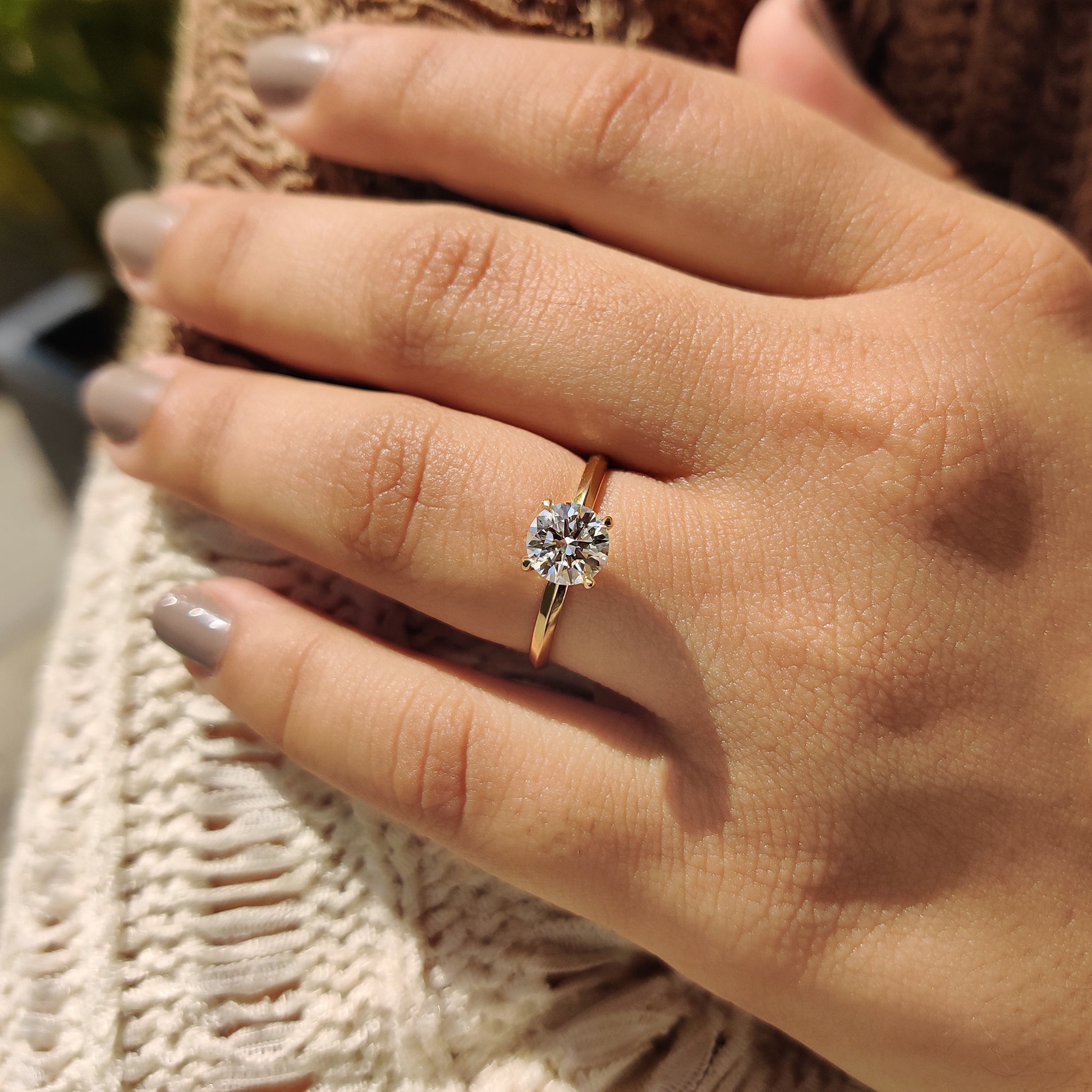 Round Diamond Engagement Ring With knife edge shank style