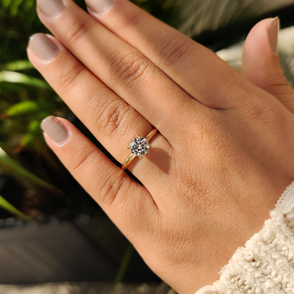 Round Diamond Engagement Ring With knife edge shank style