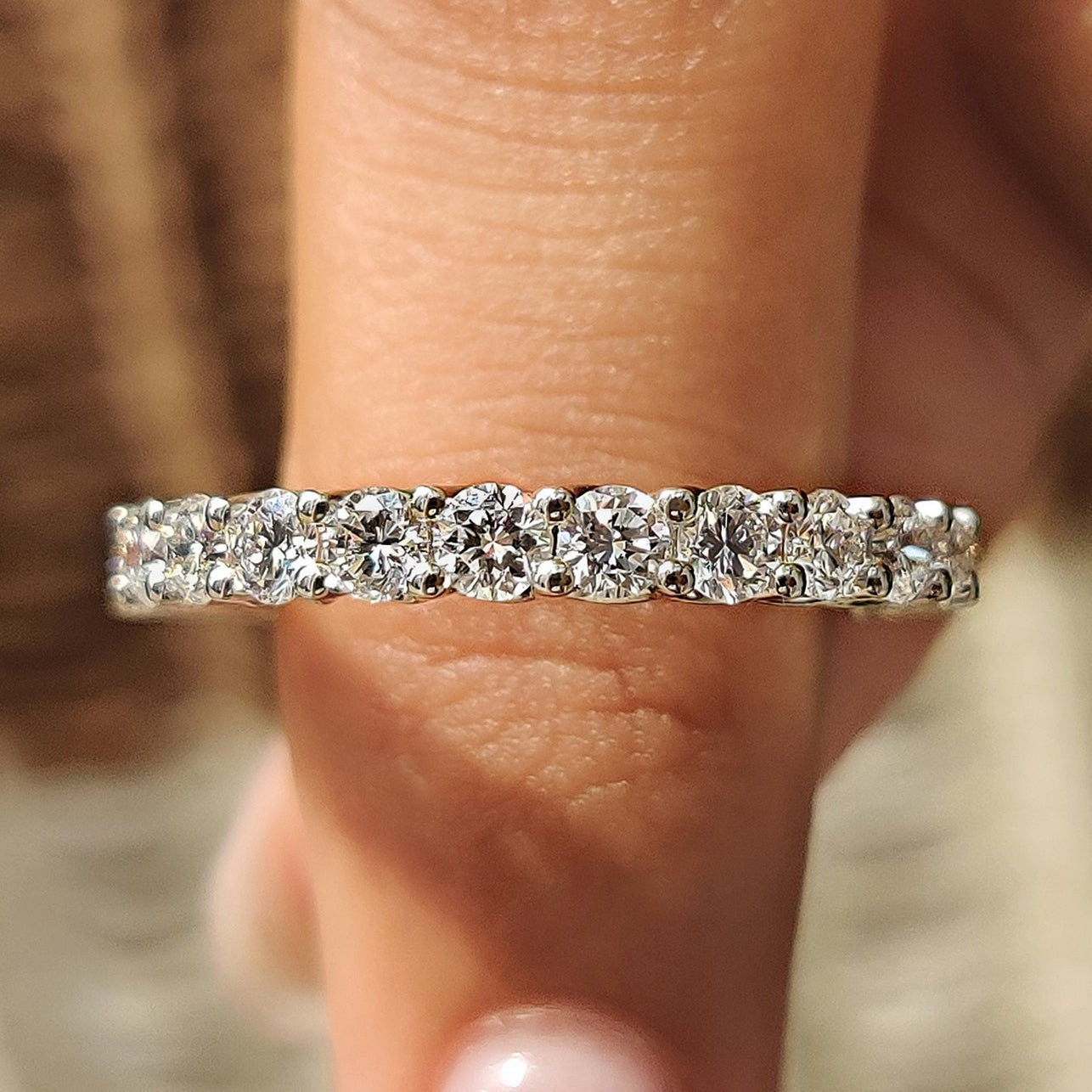 Round Cut Full Eternity Band With Trellis Setting Image principale du produit