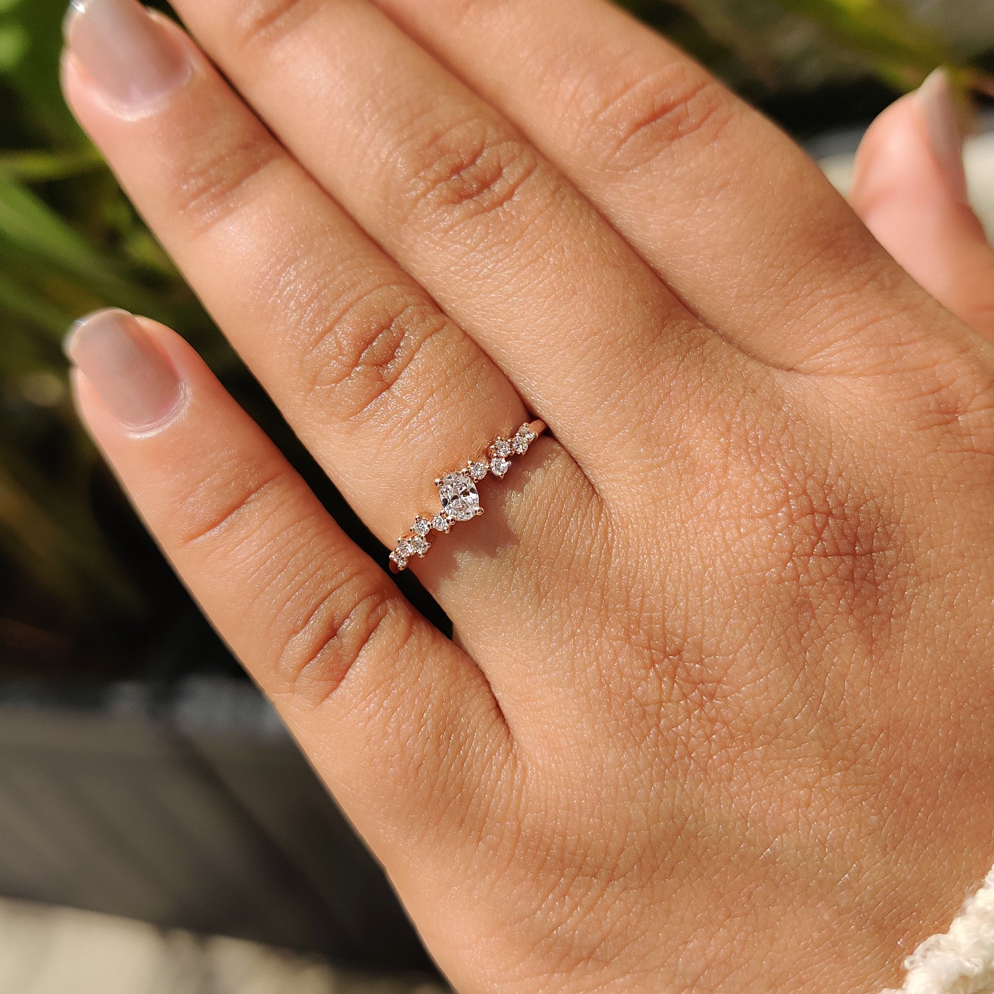 Oval Diamond Band With Zig Zag Style
