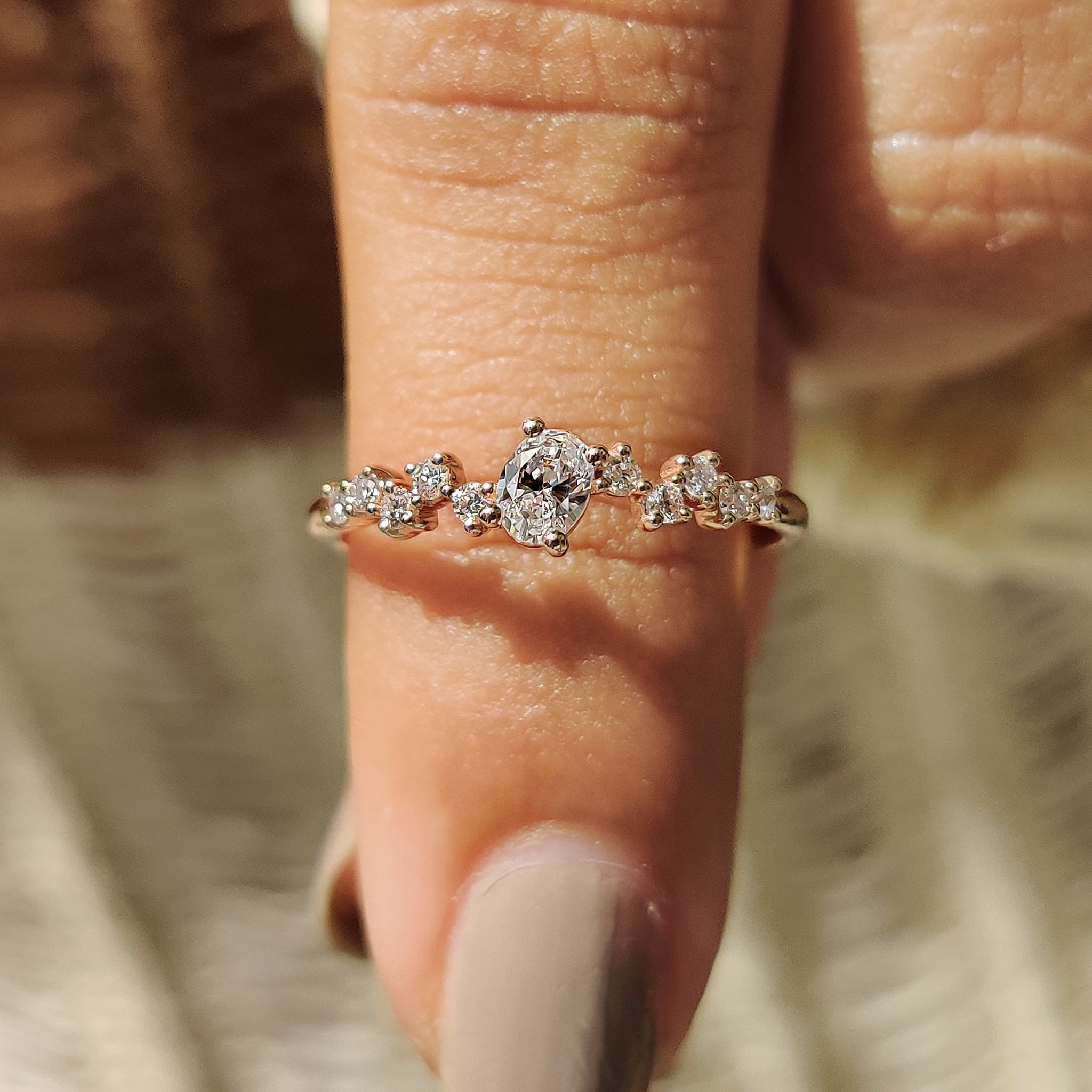 Oval Diamond Wedding Band - Zig Zag Style Image principale du produit