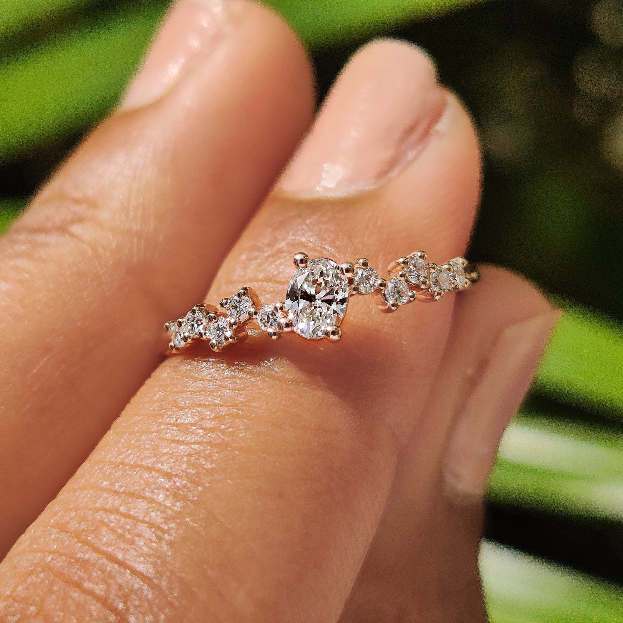 Oval Diamond Band With Zig Zag Style Main image