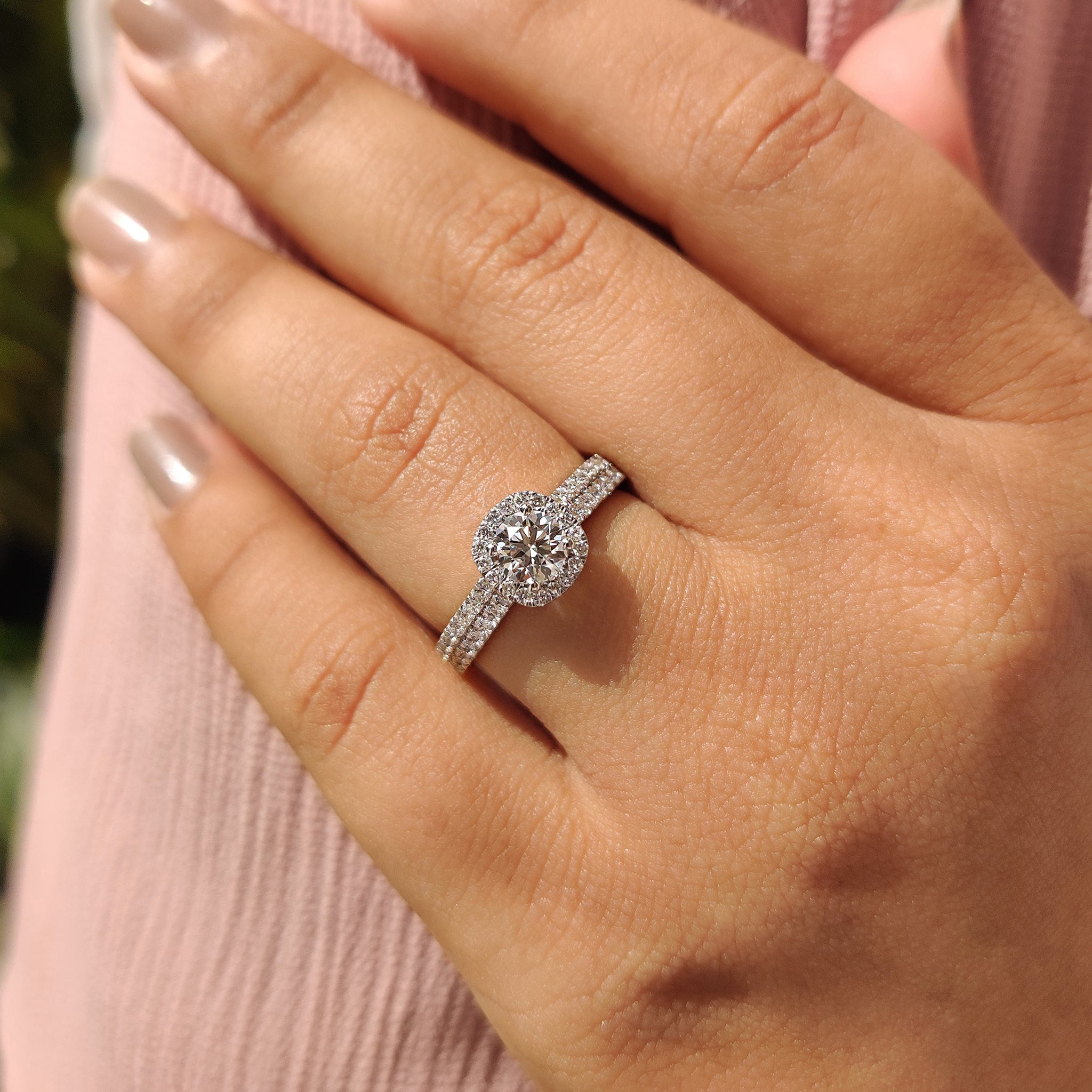 Round Diamond Engagement Ring