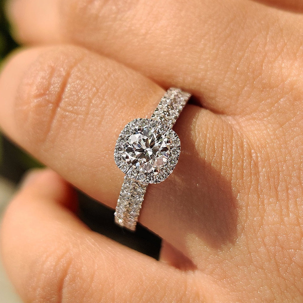 Round Diamond Engagement Ring