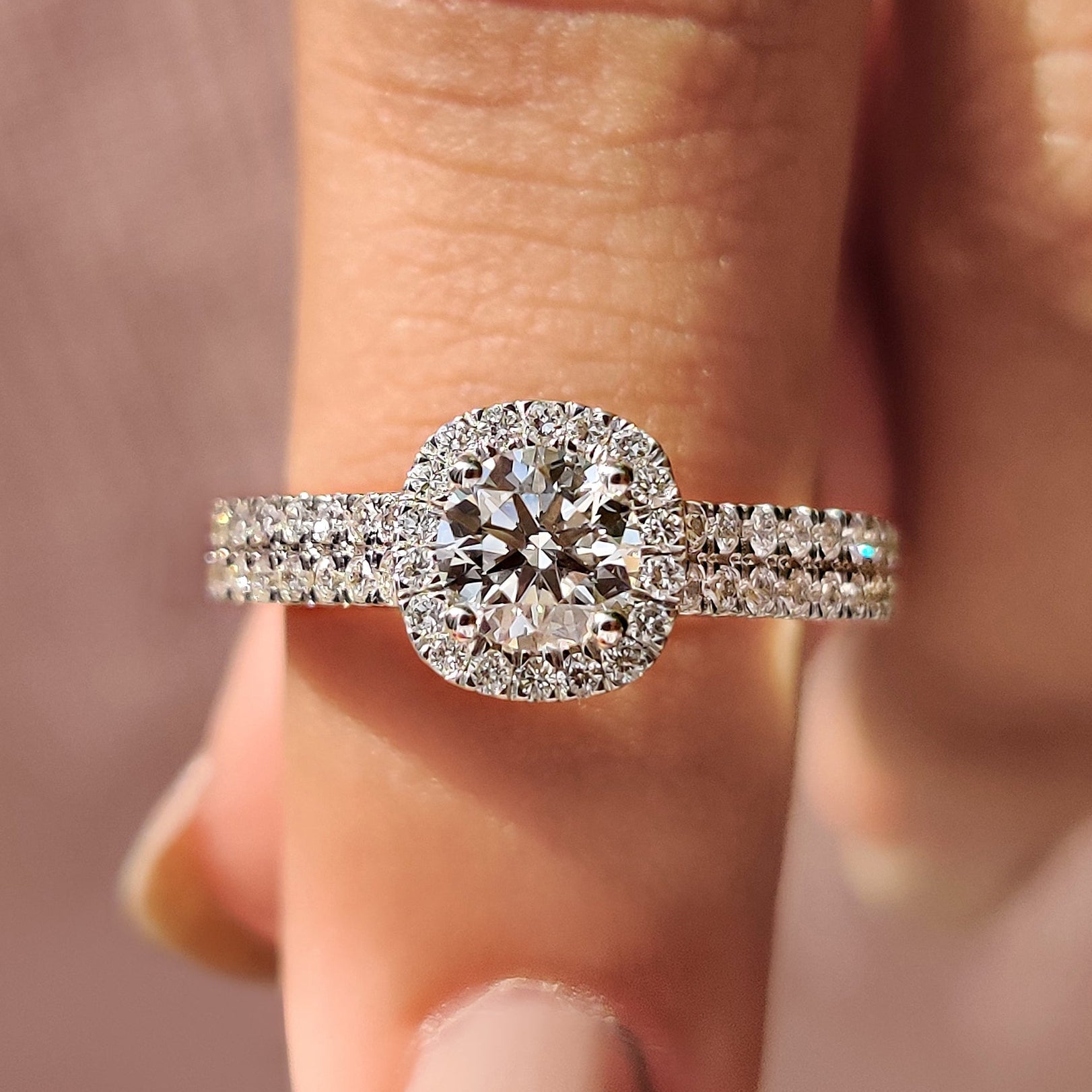 Round Diamond Engagement Ring Secondary image