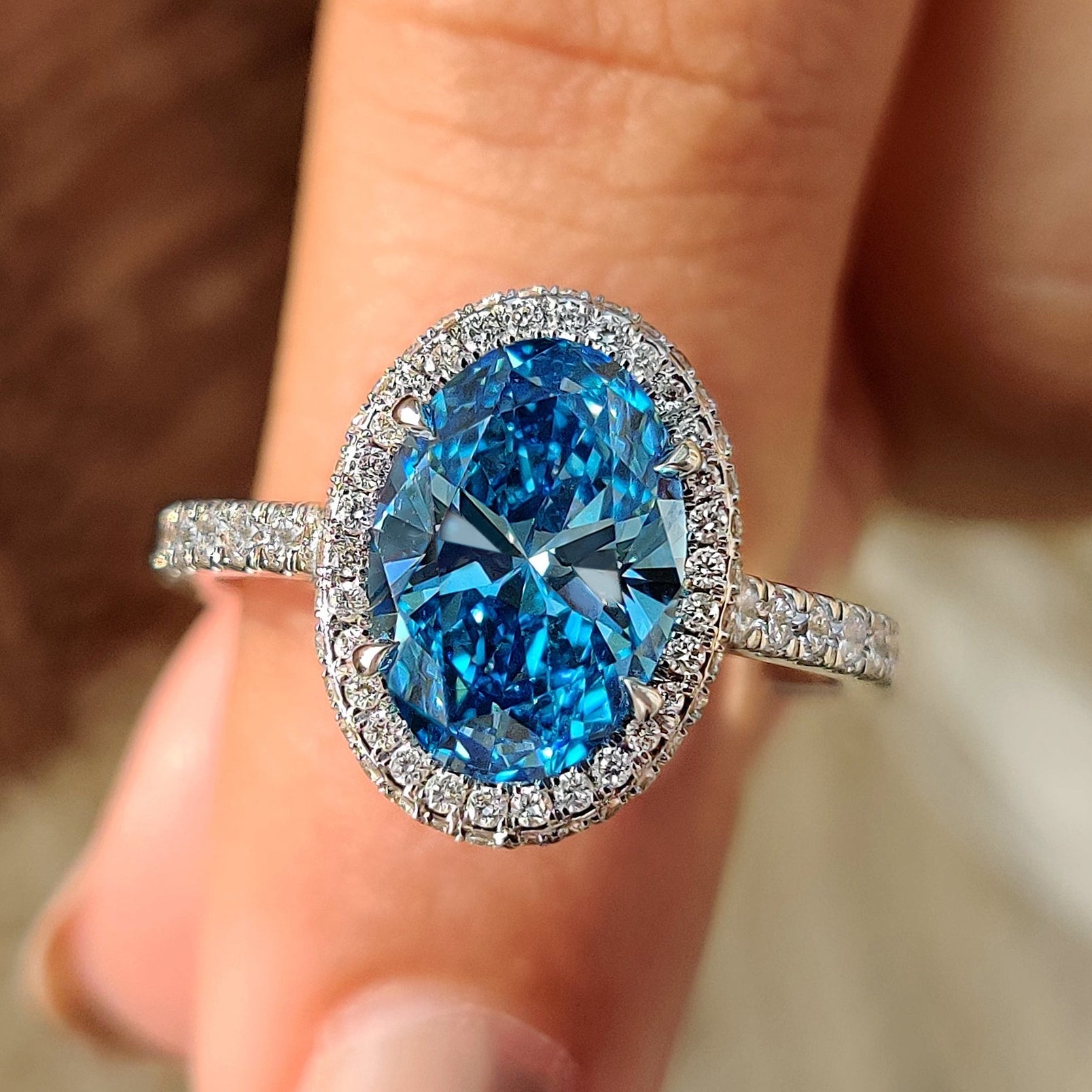 Oval Cut Blue Diamond Engagement Ring Imagen principal del producto