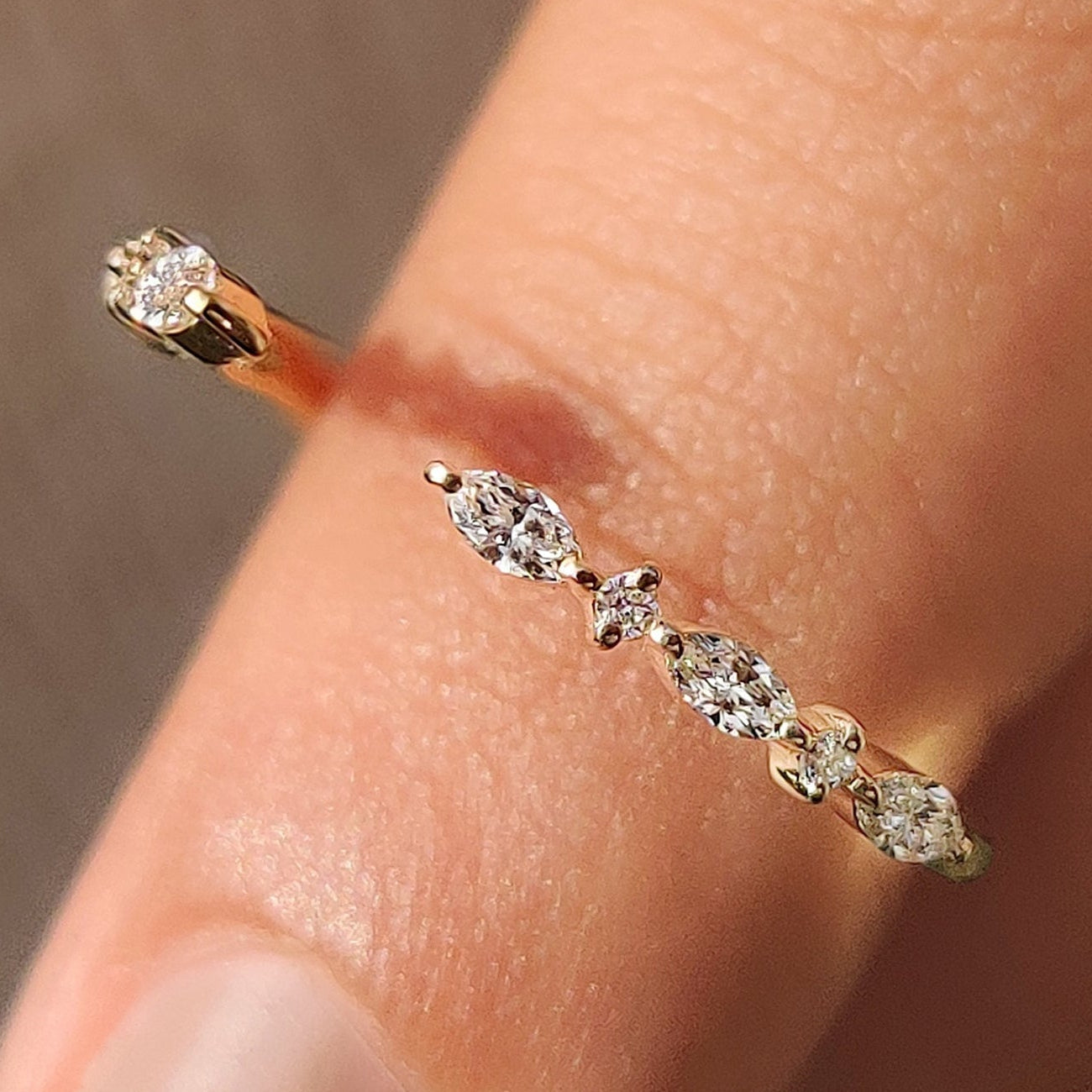 Round And Marquise Diamond Wedding Band Image principale du produit