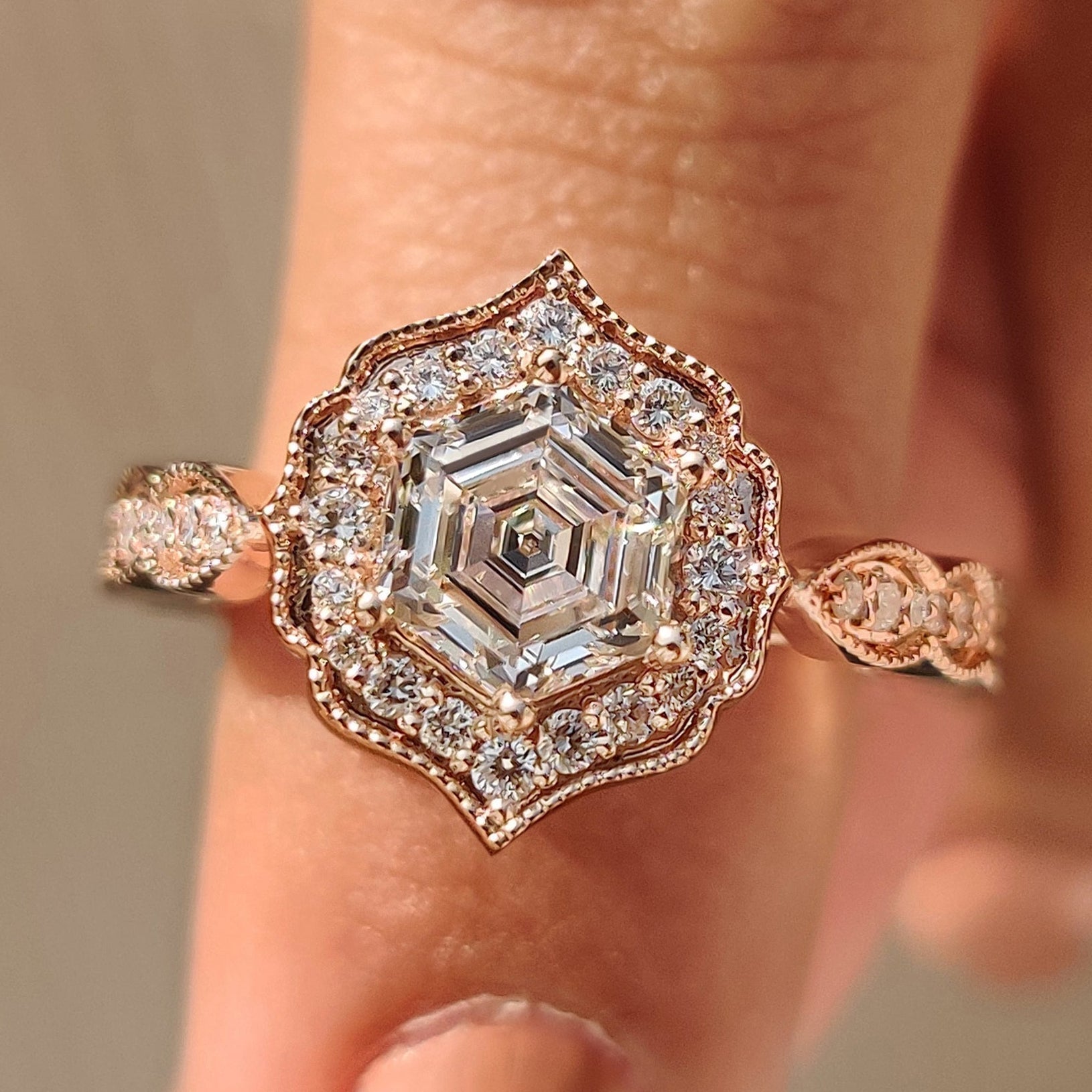 Hexagon Diamond Ring in Vintage Style Main image