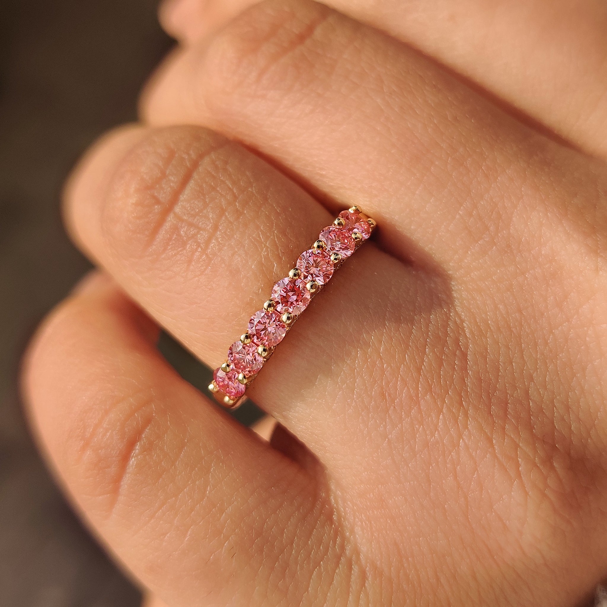 Pink Round Diamond Wedding Band in Half Eternity Style Image secondaire du produit