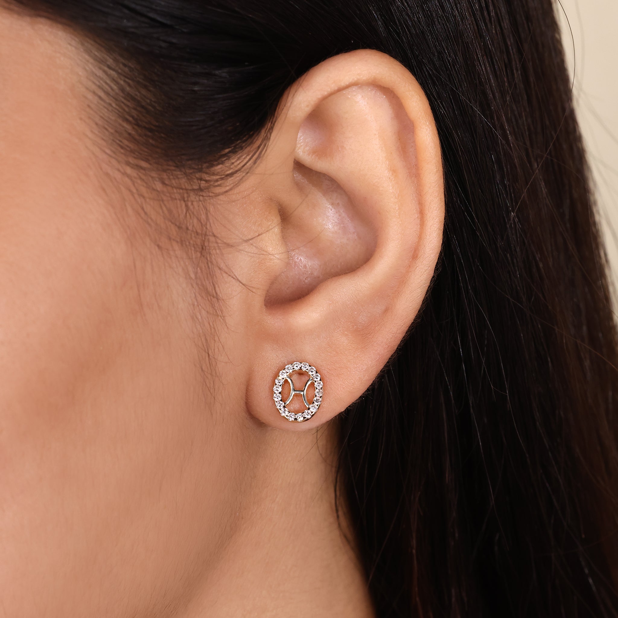 Pisces Earrings in Stud Halo Design Image secondaire du produit
