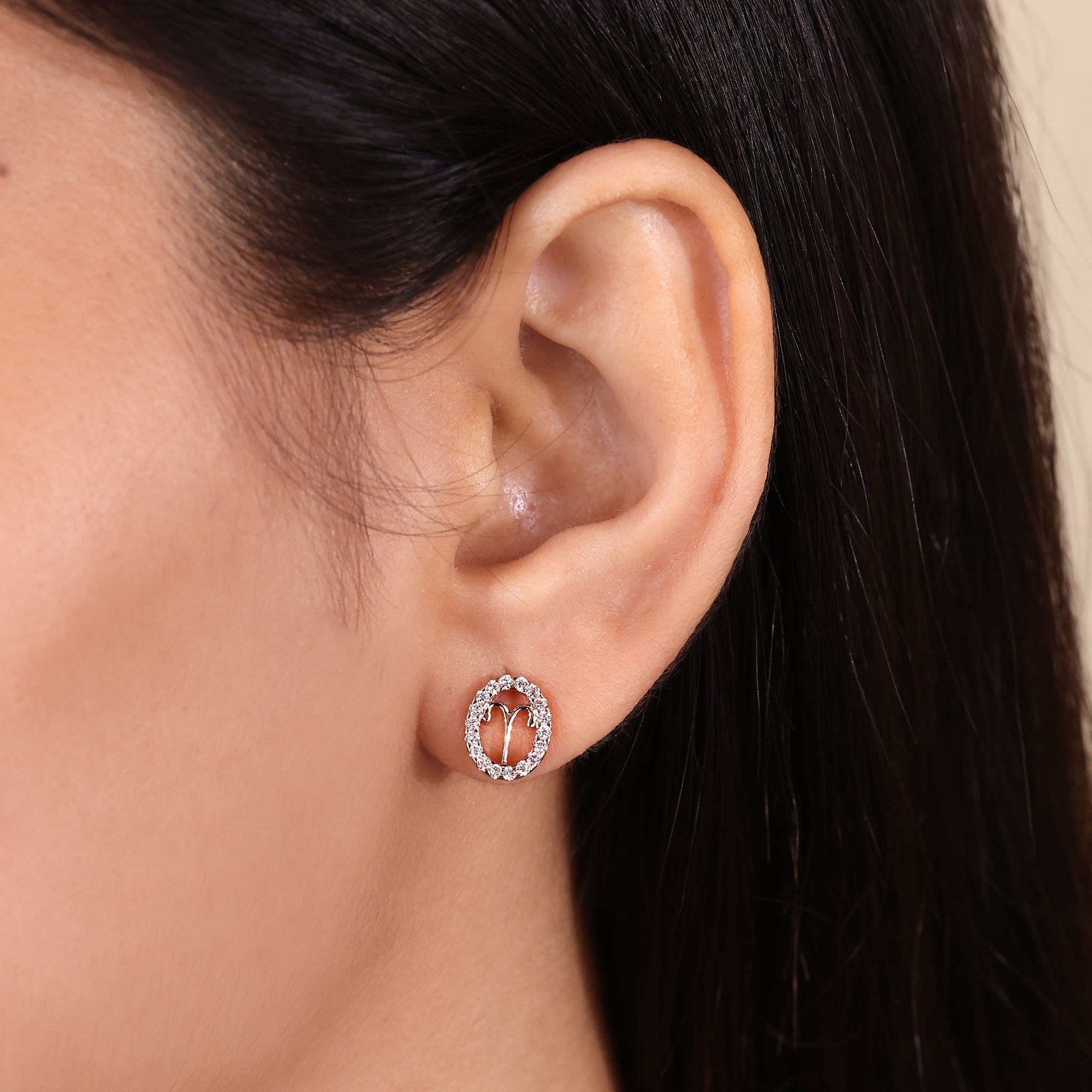 Aries Earrings with Round Cut Halo Stud Style Image secondaire du produit