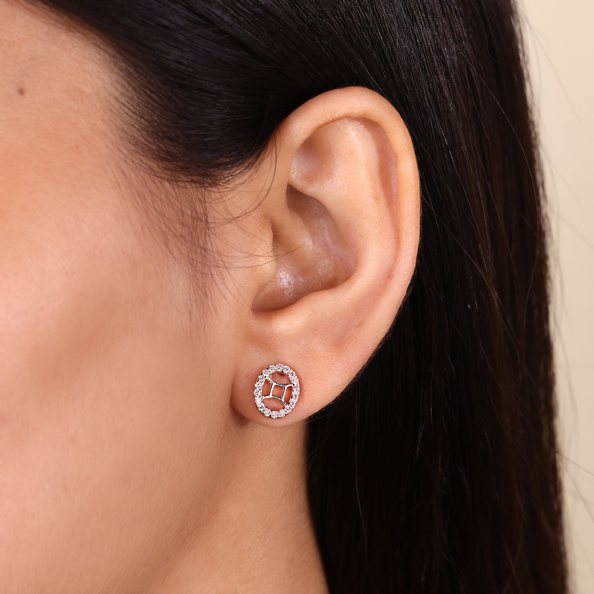 Gemini Earrings in Round Cut Halo Zodiac Style Image secondaire du produit