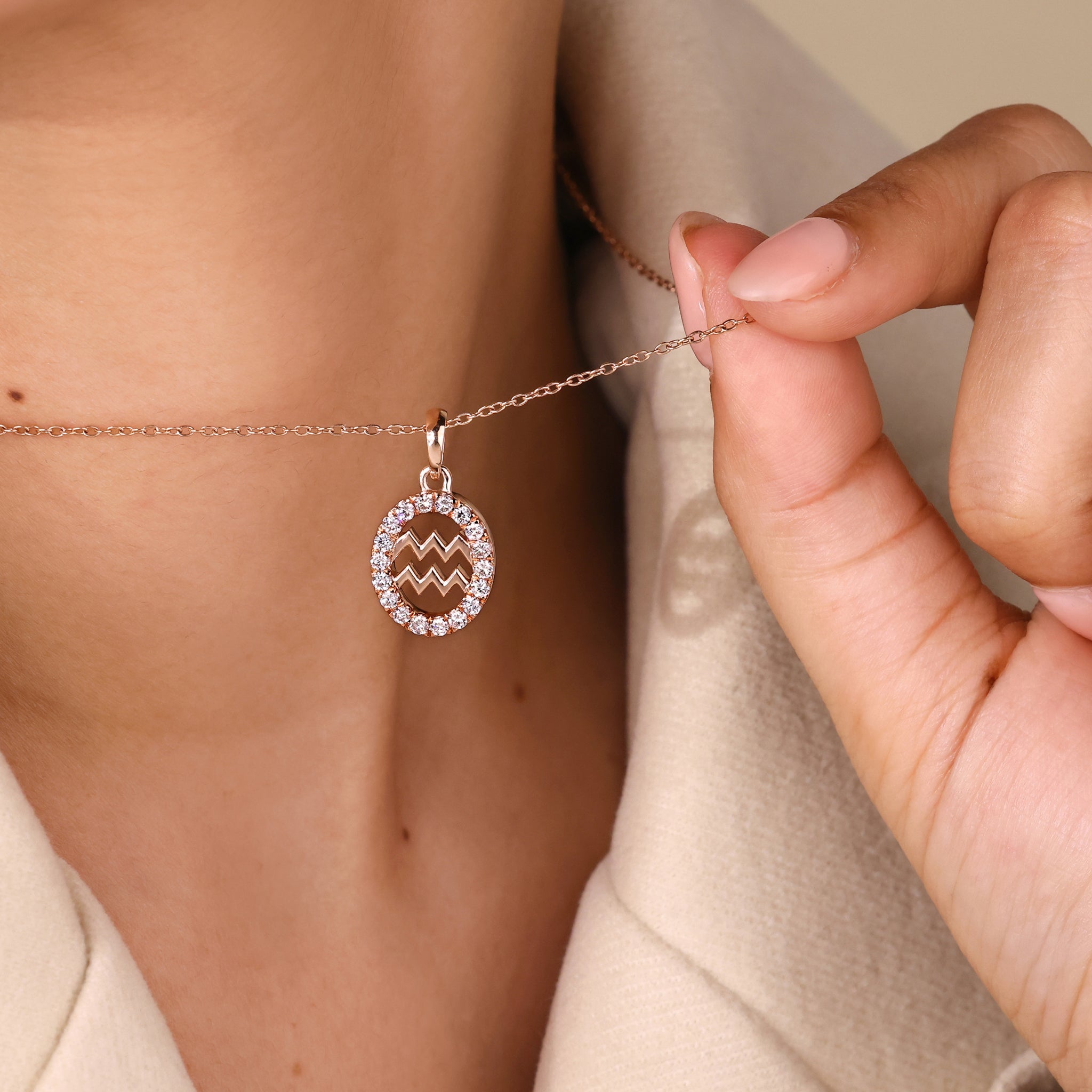 Halo Aquarius Pendant In Rose Gold