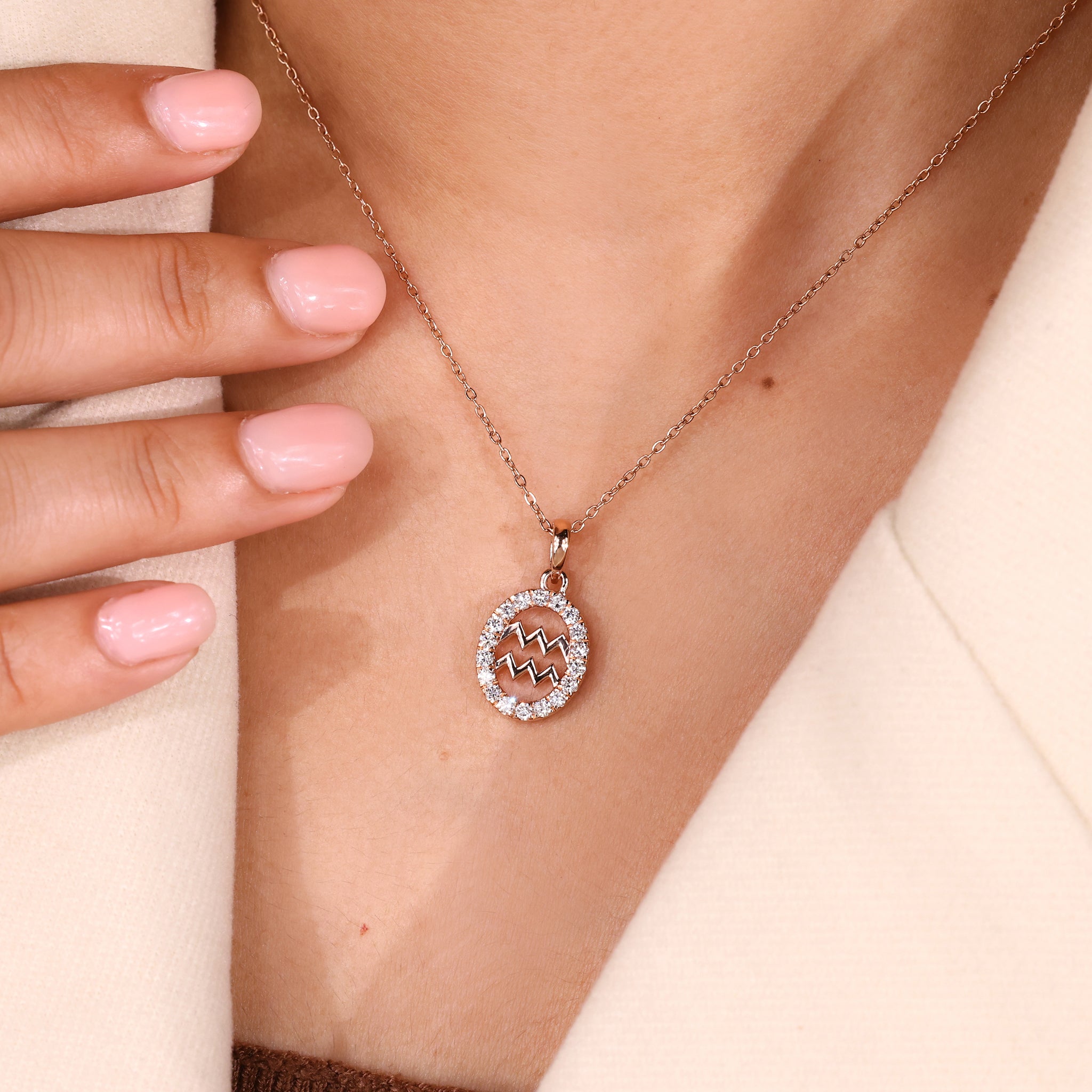 Halo Aquarius Pendant In Rose Gold Image principale du produit