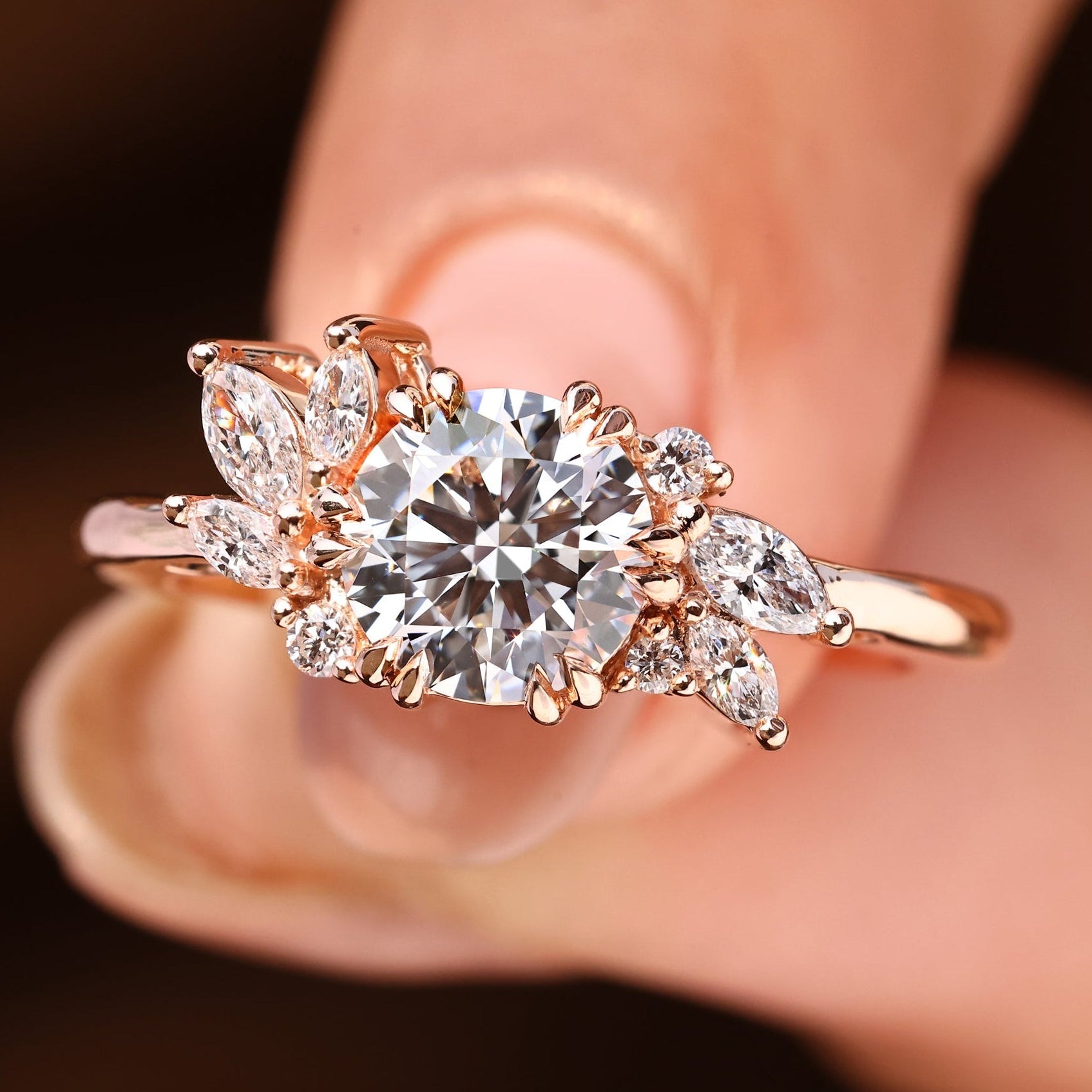 Cluster Setting Round Diamond Engagement Ring Main image