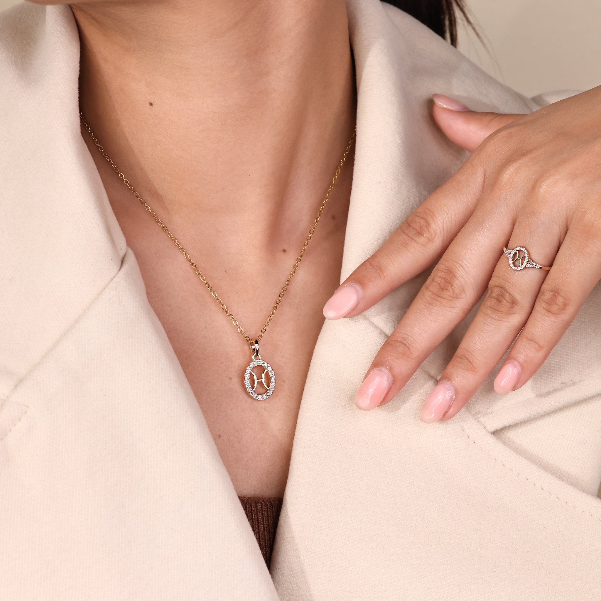 Halo Pisces Pendant In Yellow Gold