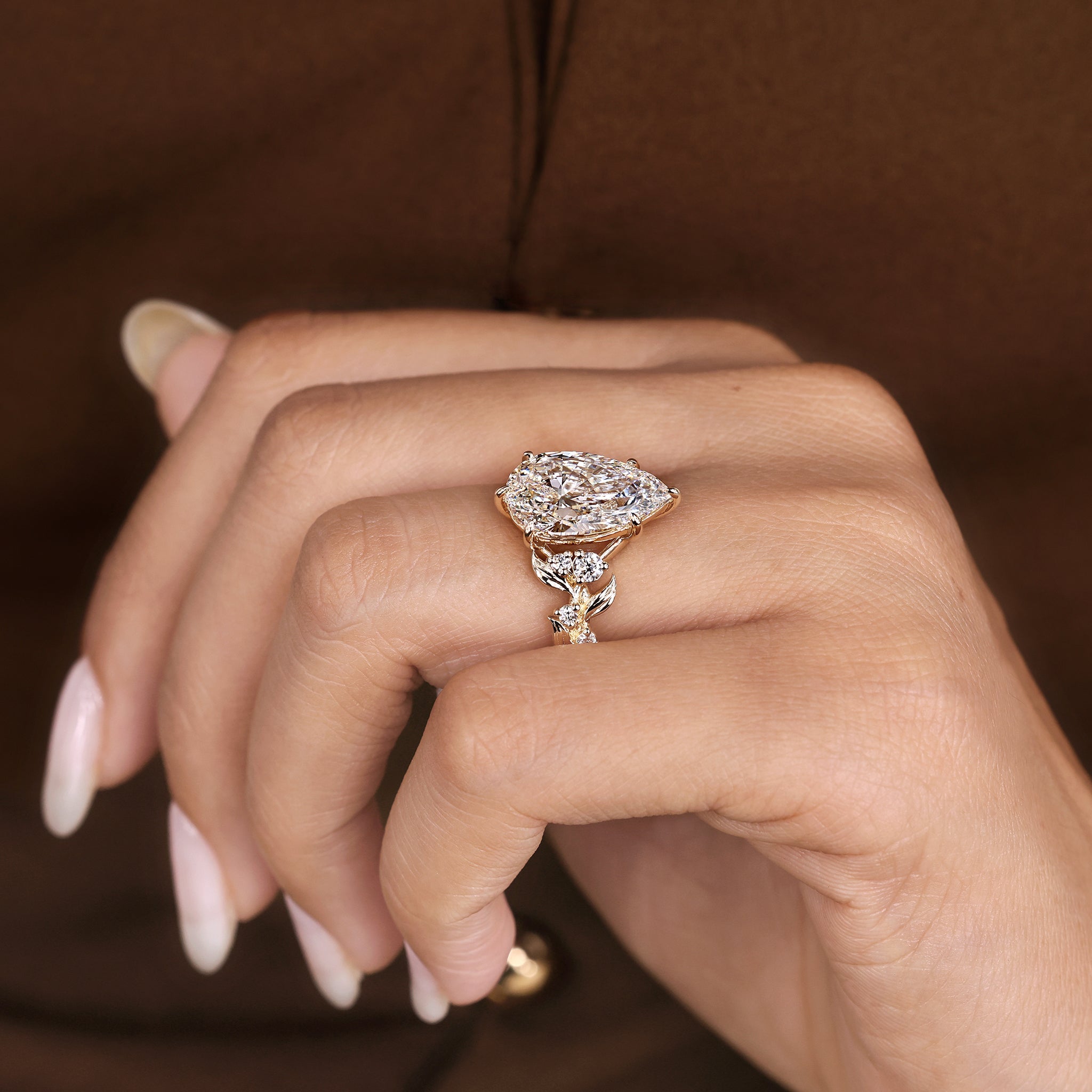 IGI certified 5 - 8 Carat Nature inspired Pear Shaped Diamond Ring Secondary image