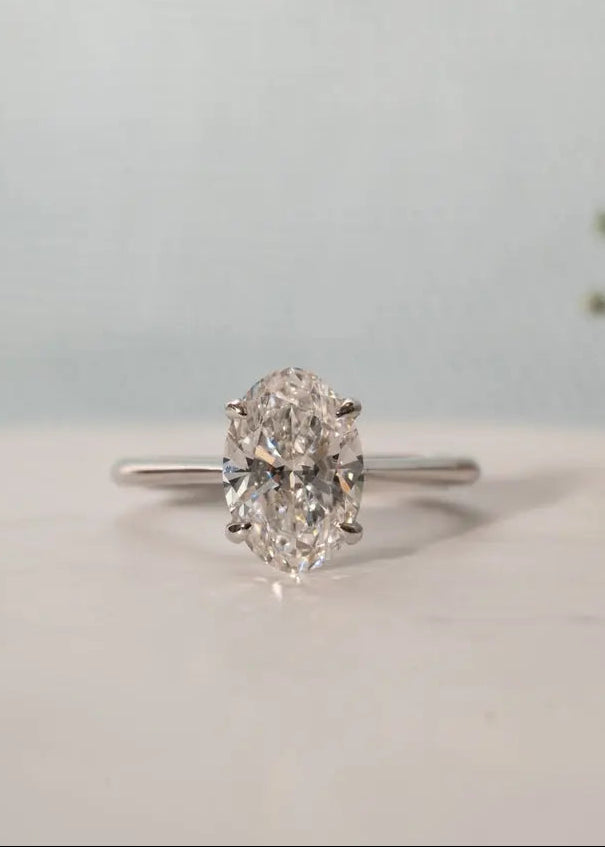 Oval Cut white lab grown slim minimalist engagement ring - DisneyValley Imagen principal del producto