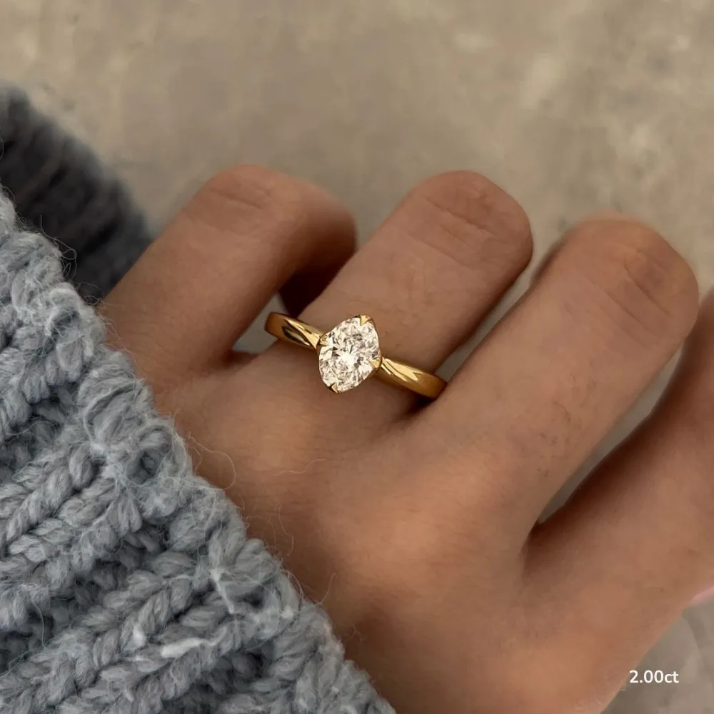 2.0 CT Oval Moissanite Solitaire Engagement Ring